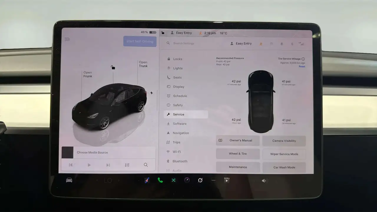 Tesla Model Y photo Tesla Model Y
