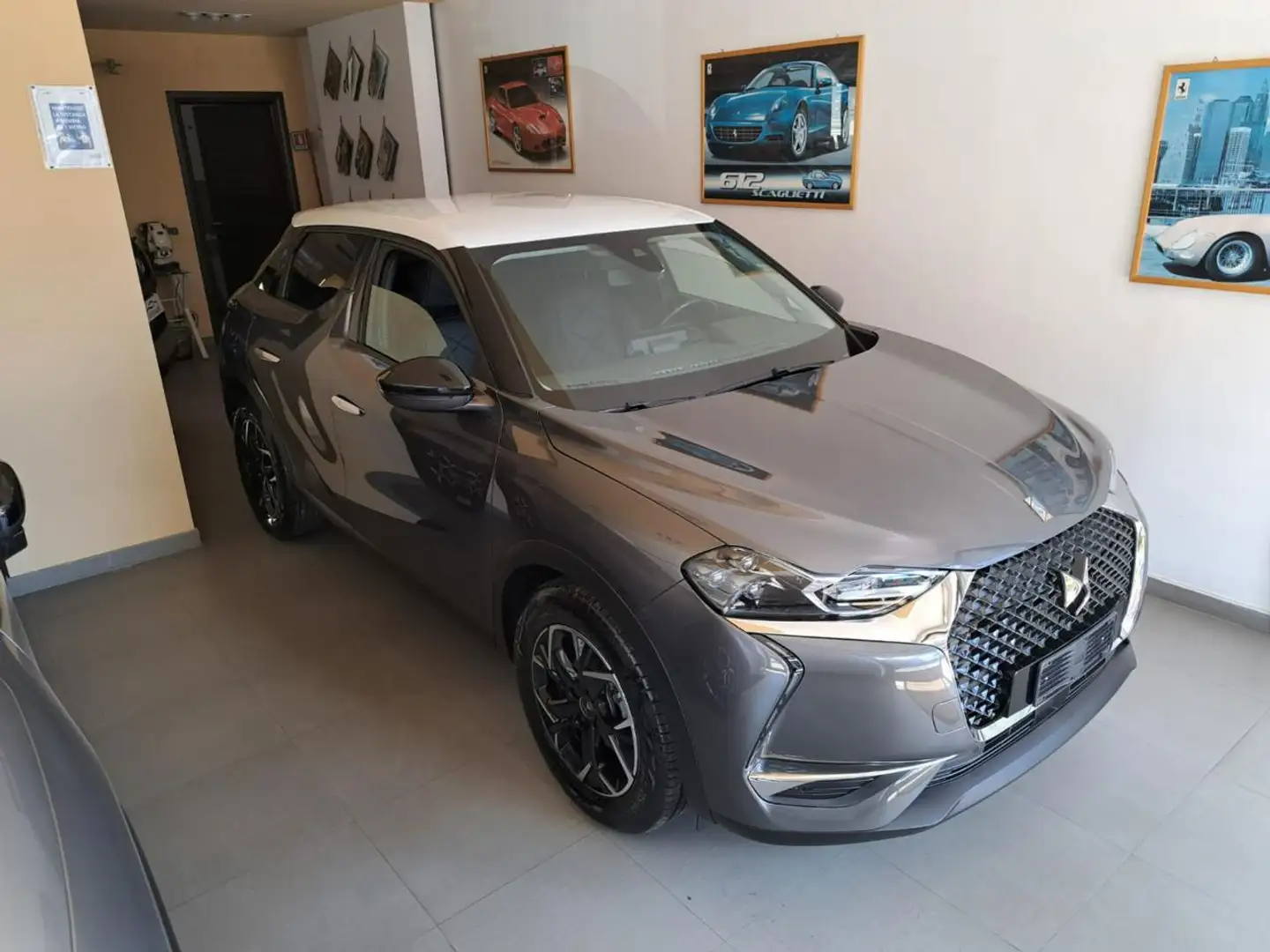 DS Automobiles DS 3 Crossback BlueHDi 110 Faubourg Grau - 1