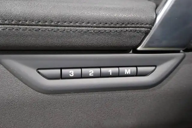 Land Rover Discovery Sport view 15