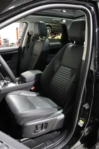 Land Rover Discovery Sport view 13