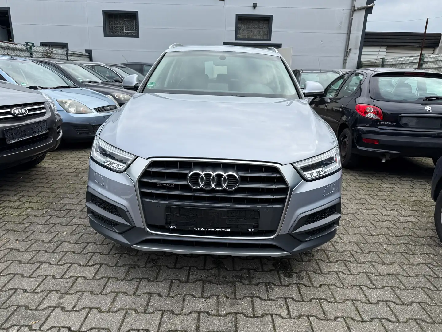 Audi Q3 Q3 2.0 TFSI quattro S tronic Silber - 2