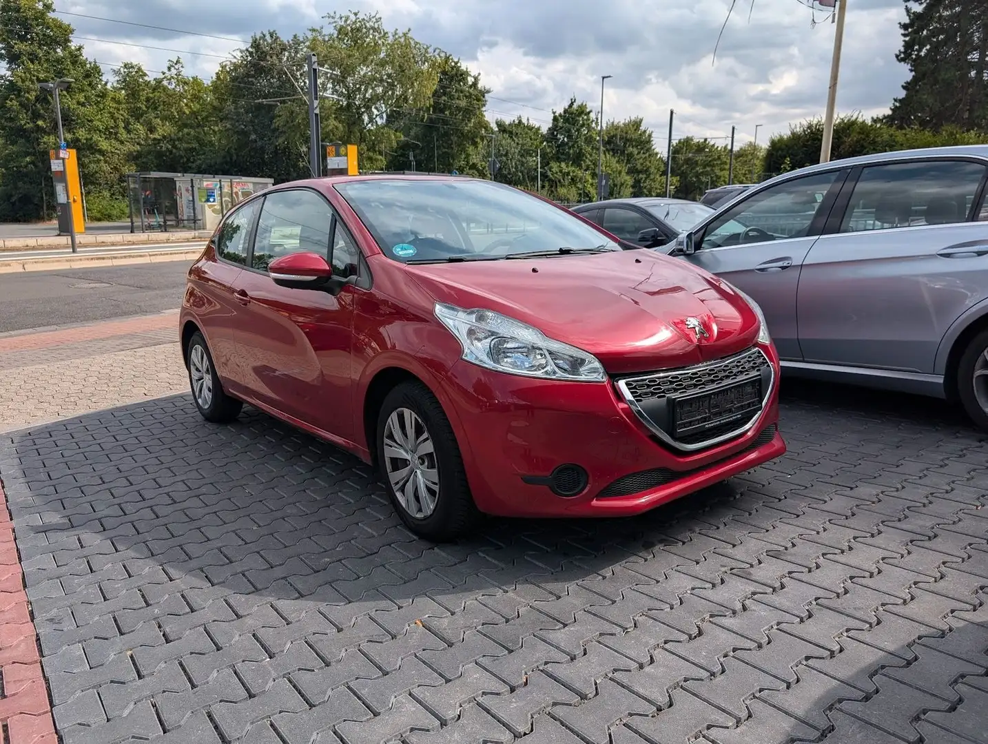 Peugeot 208 Active BT. PDC. Klima Rouge - 2