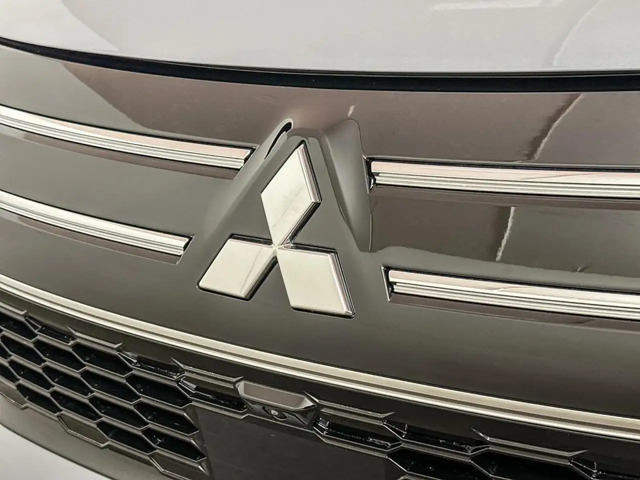 Mitsubishi Outlander снимка Mitsubishi Outlander