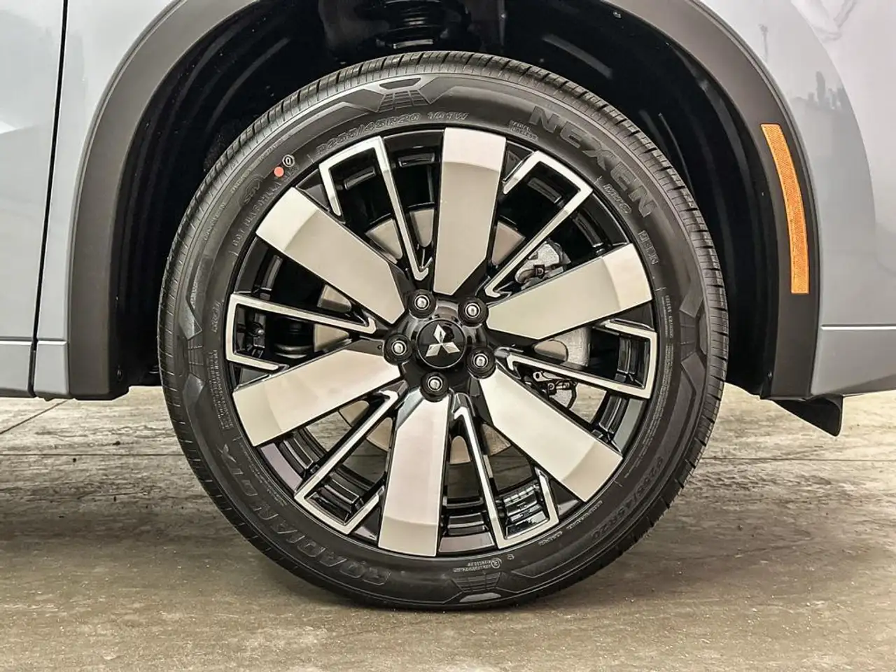 Mitsubishi Outlander снимка Mitsubishi Outlander