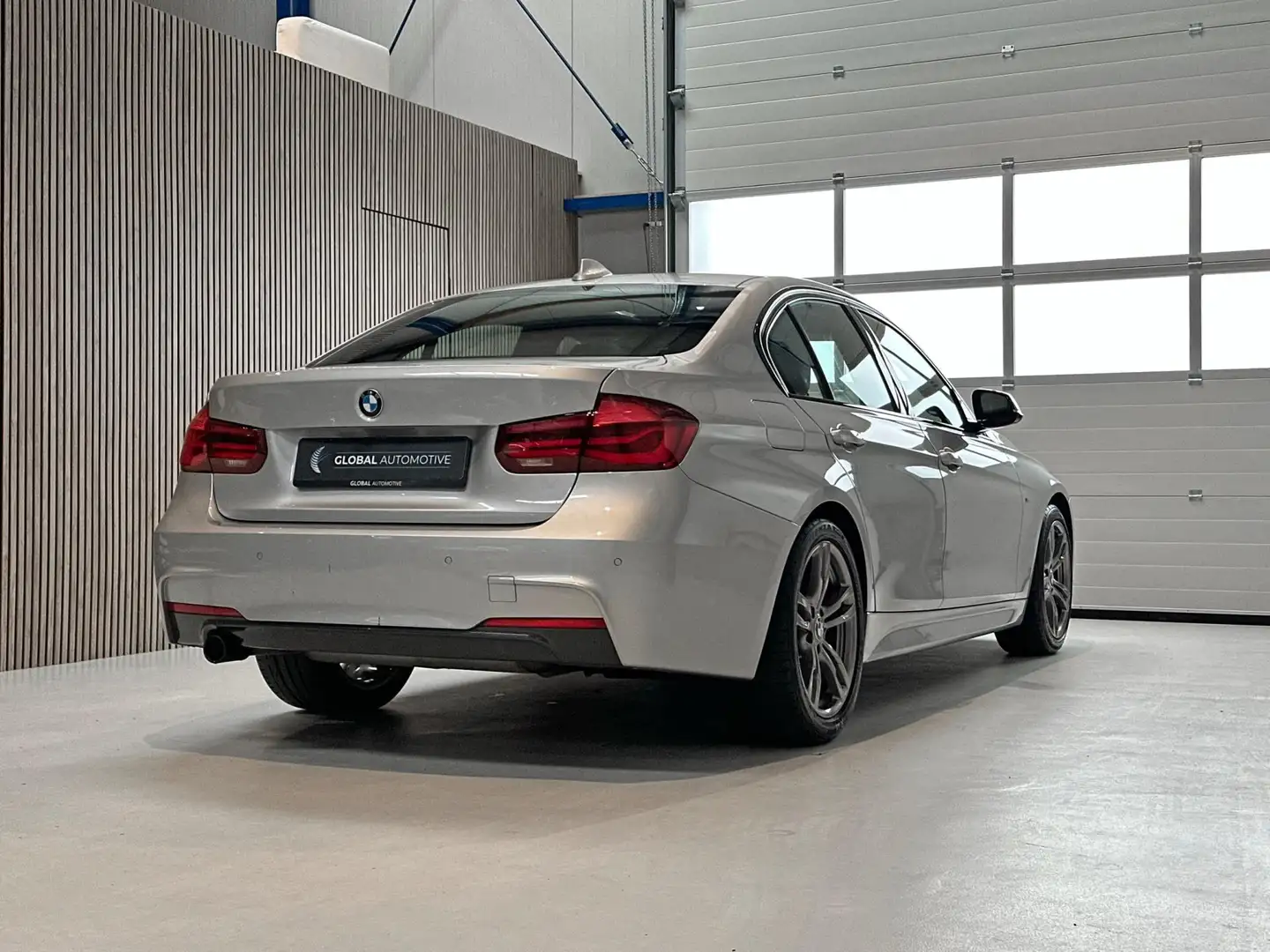 BMW 318 3-serie 318i Edition M Sport Shadow Executive - SC Gris - 2