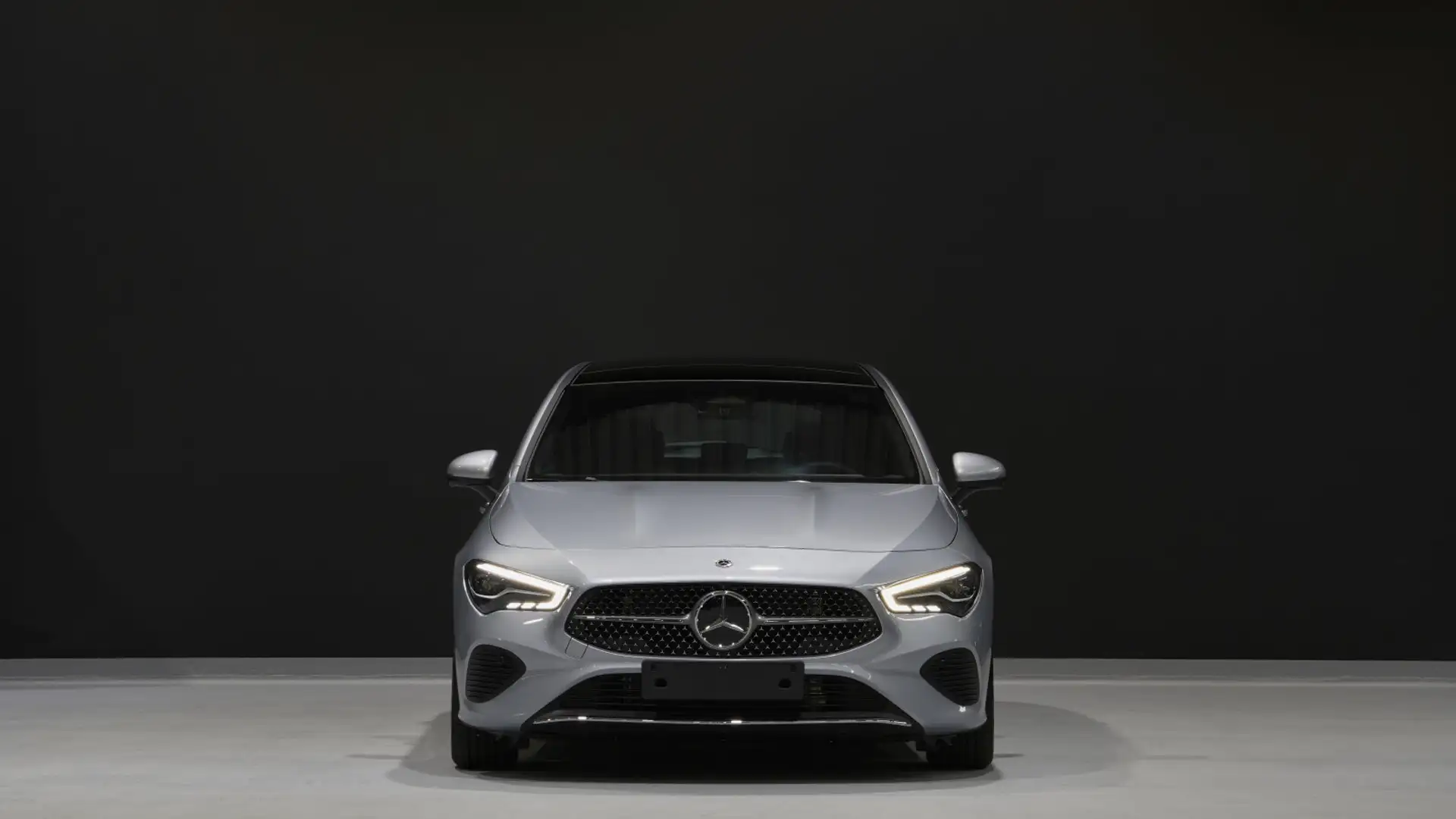 Mercedes-Benz CLA 200 Panoramadach Progressive Silber - 2