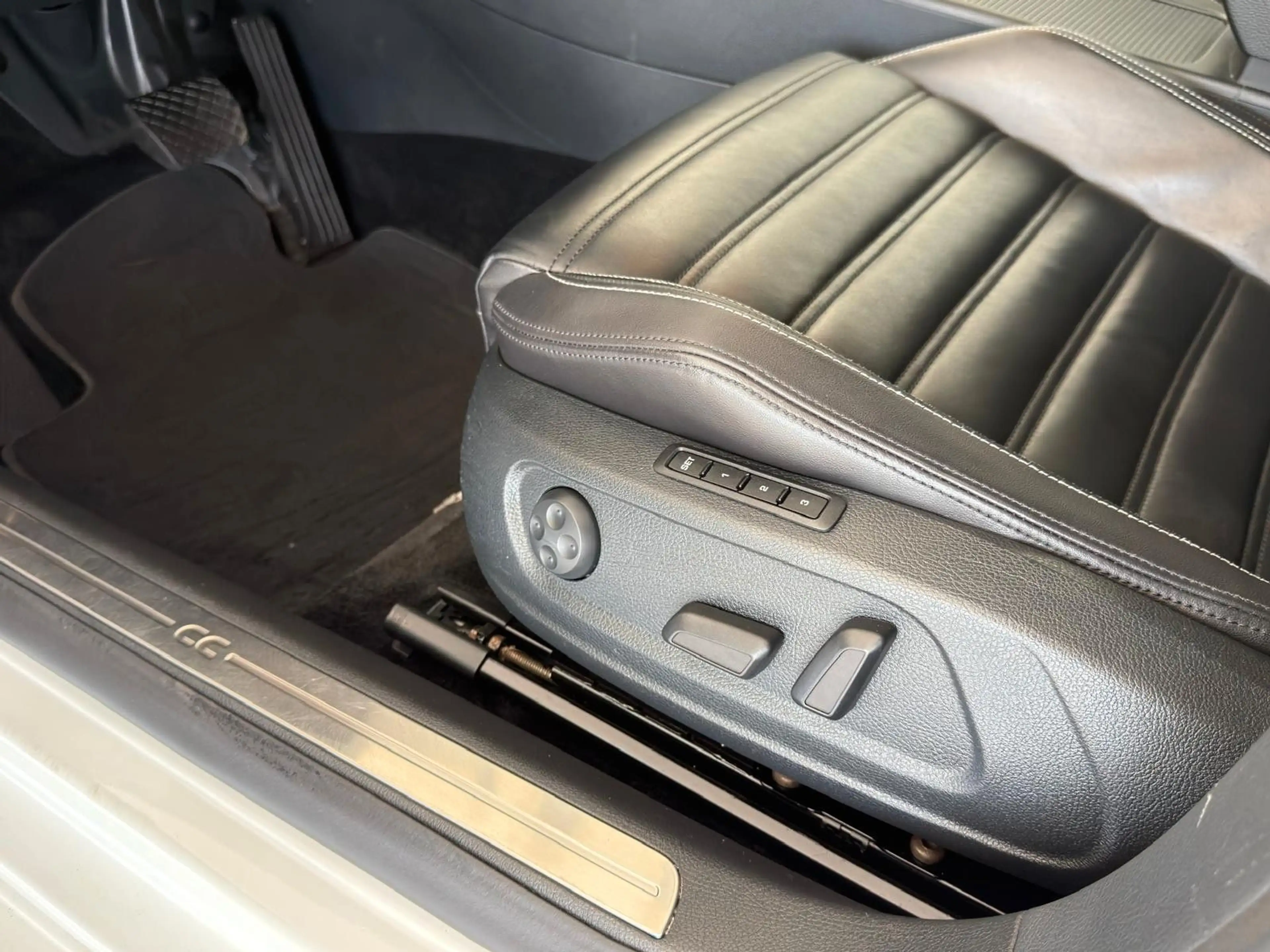 Volkswagen CC Automatik+Panorama+Navi+Kamera+Bi-Xenon+TOP! — photo 10