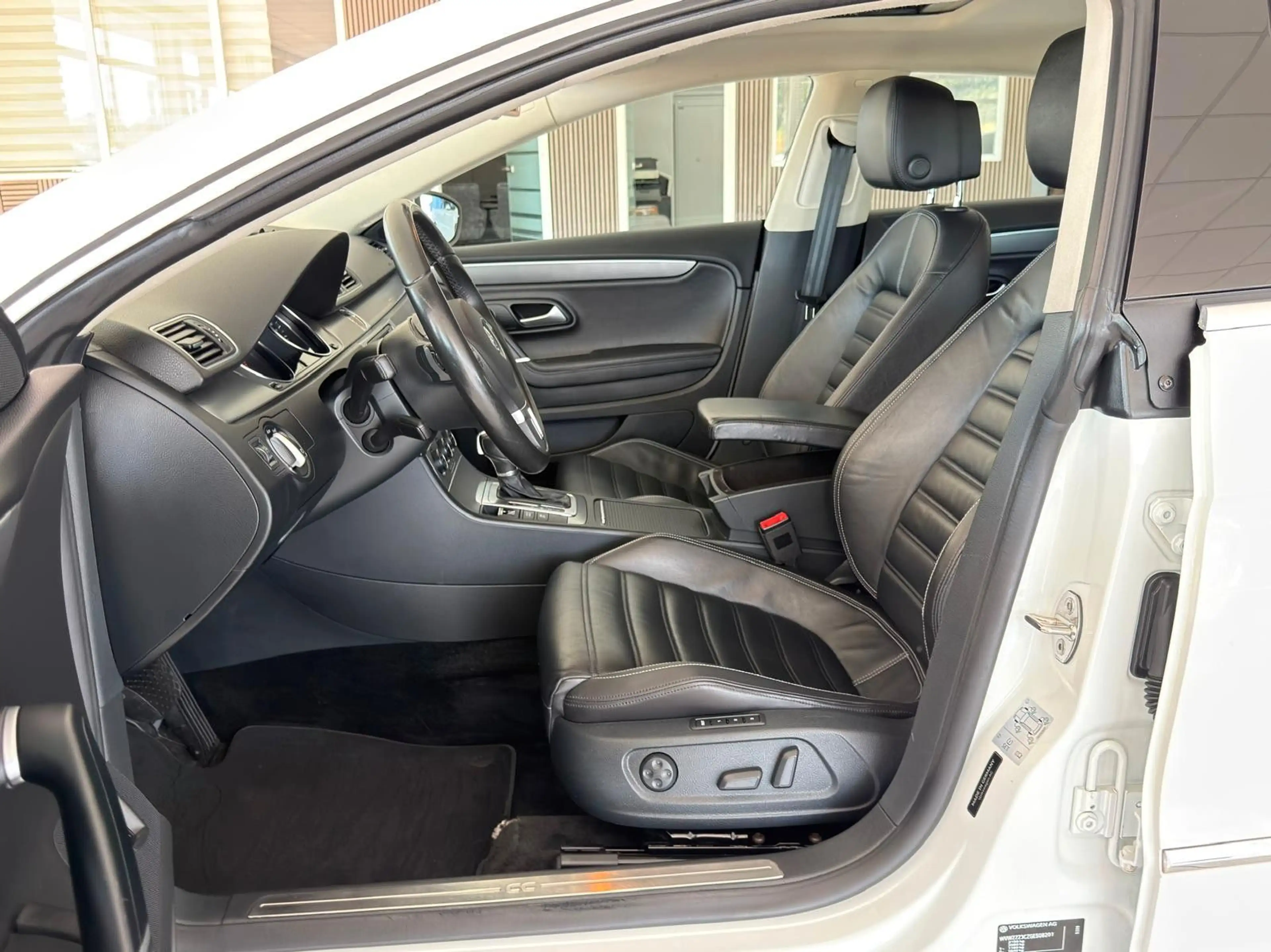Volkswagen CC Automatik+Panorama+Navi+Kamera+Bi-Xenon+TOP! — photo 9