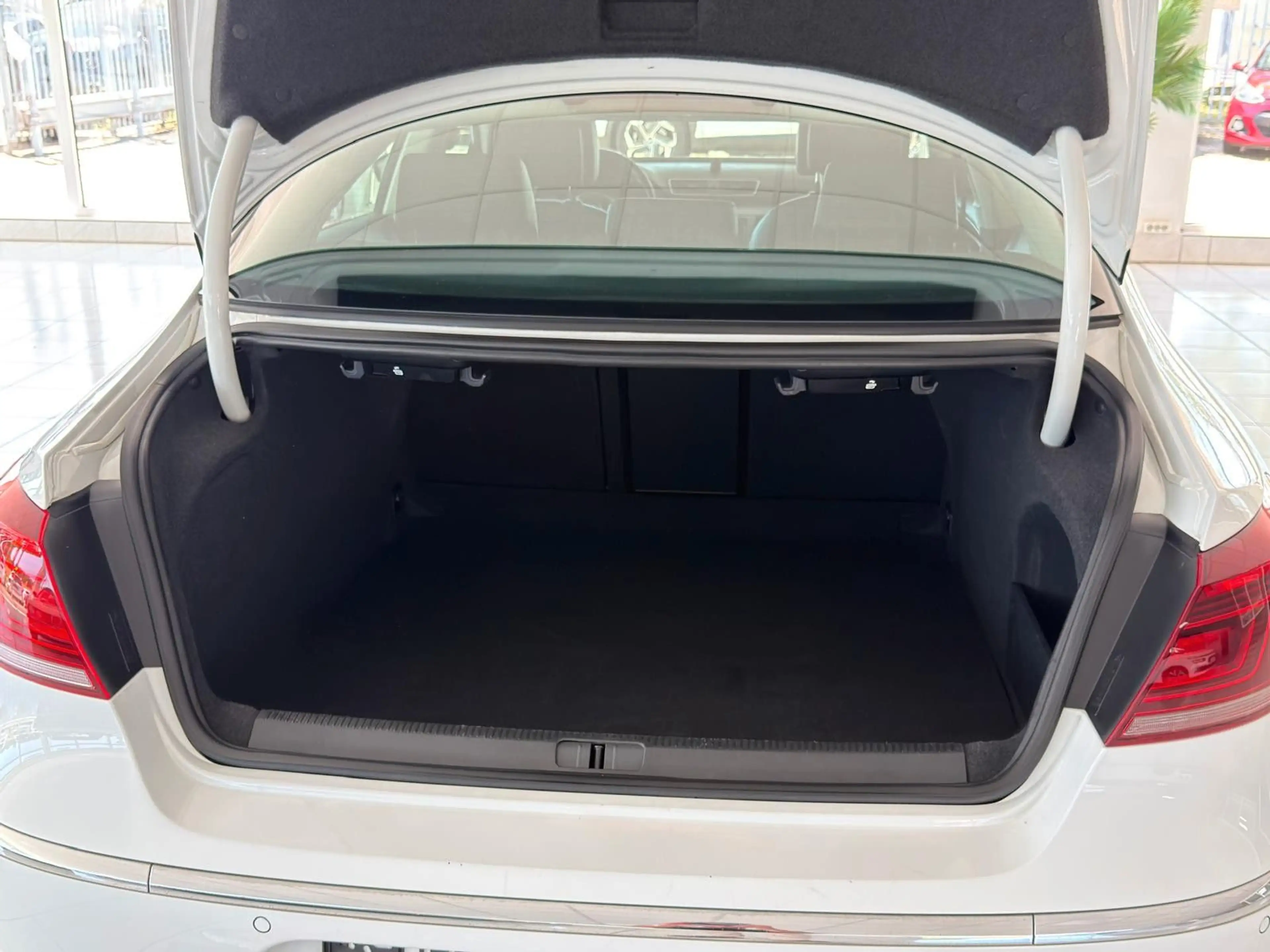 Volkswagen CC Automatik+Panorama+Navi+Kamera+Bi-Xenon+TOP! — photo 6