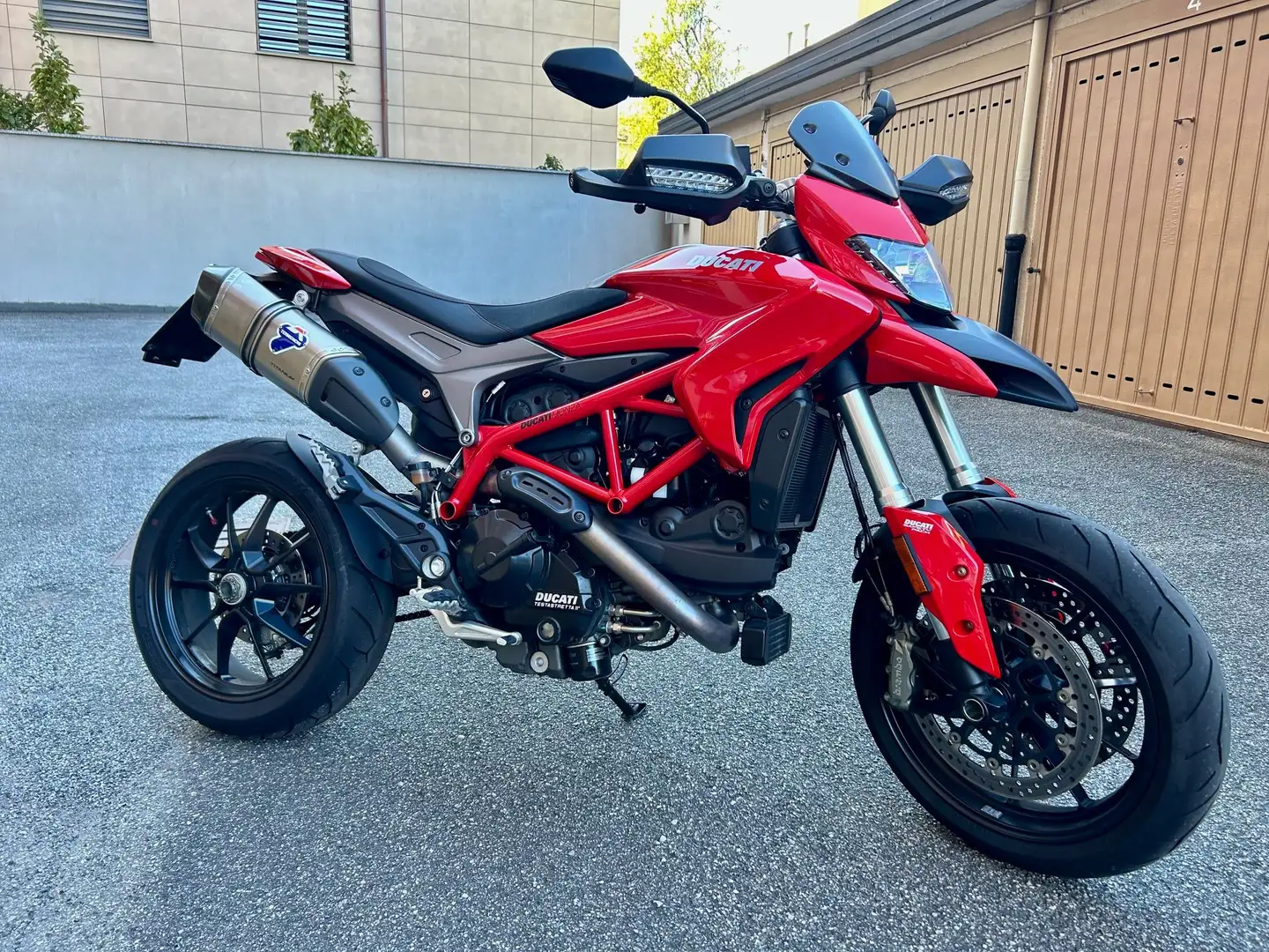 Ducati Hypermotard 939 Red Piros - 1