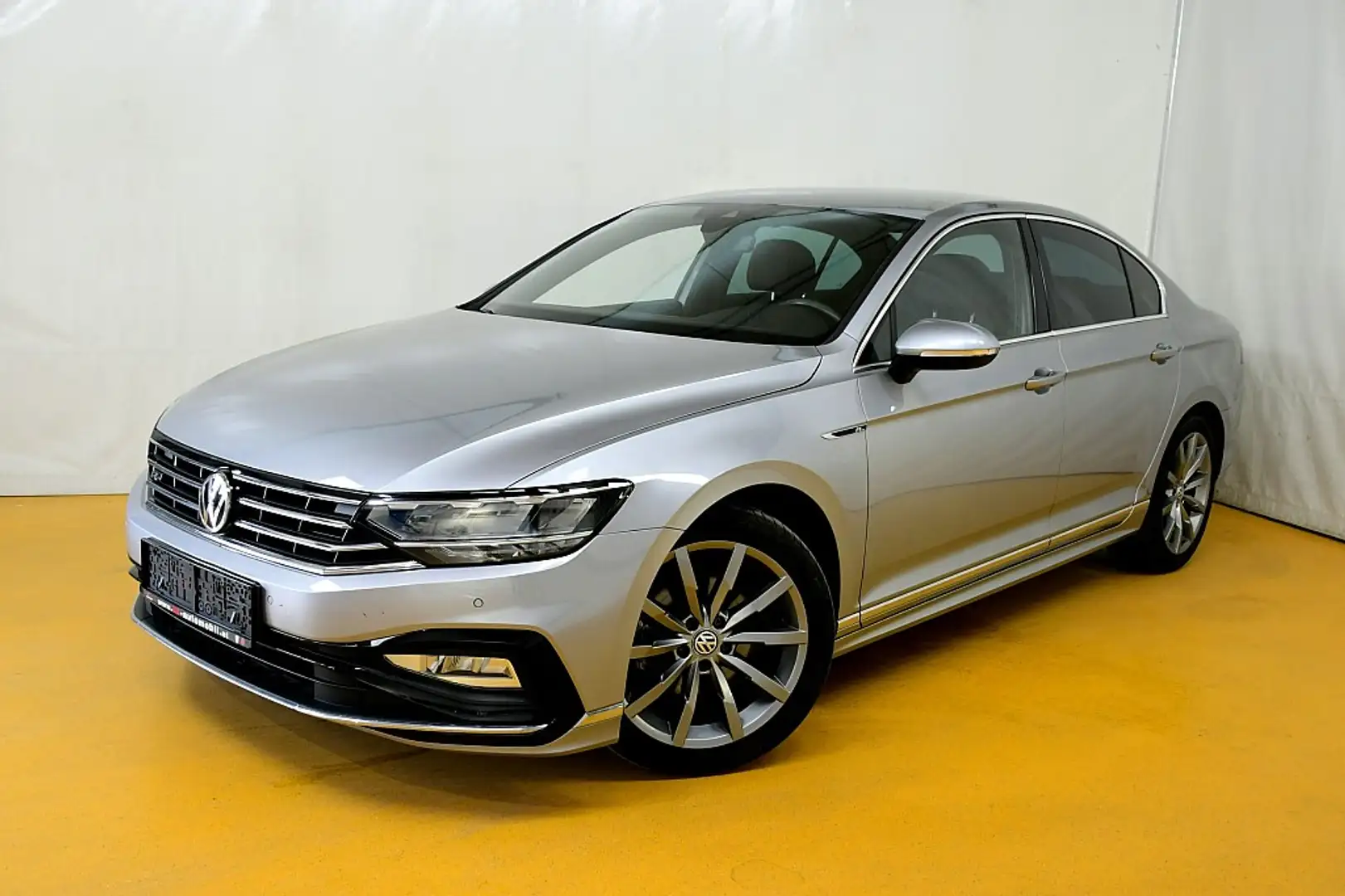 Volkswagen Passat Elegance 2,0 SCR TDI DSG R-Line Negru - 1