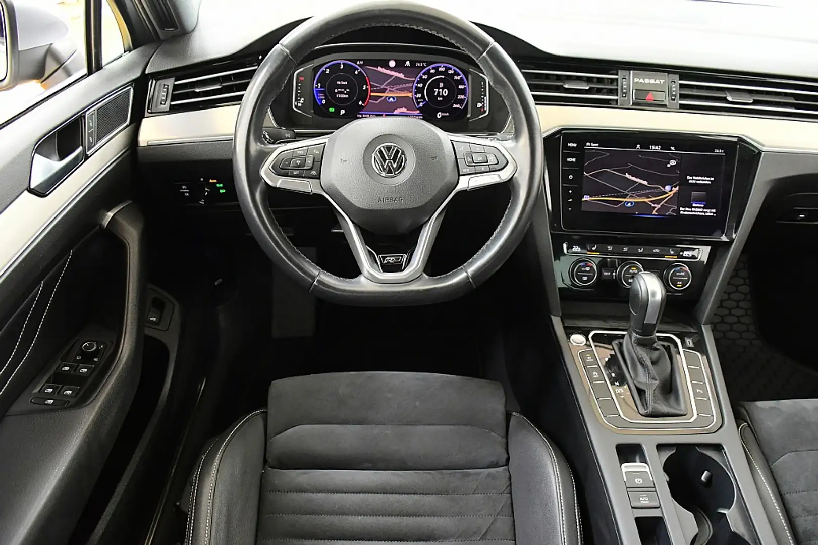Volkswagen Passat Elegance 2,0 SCR TDI DSG R-Line Negru - 2