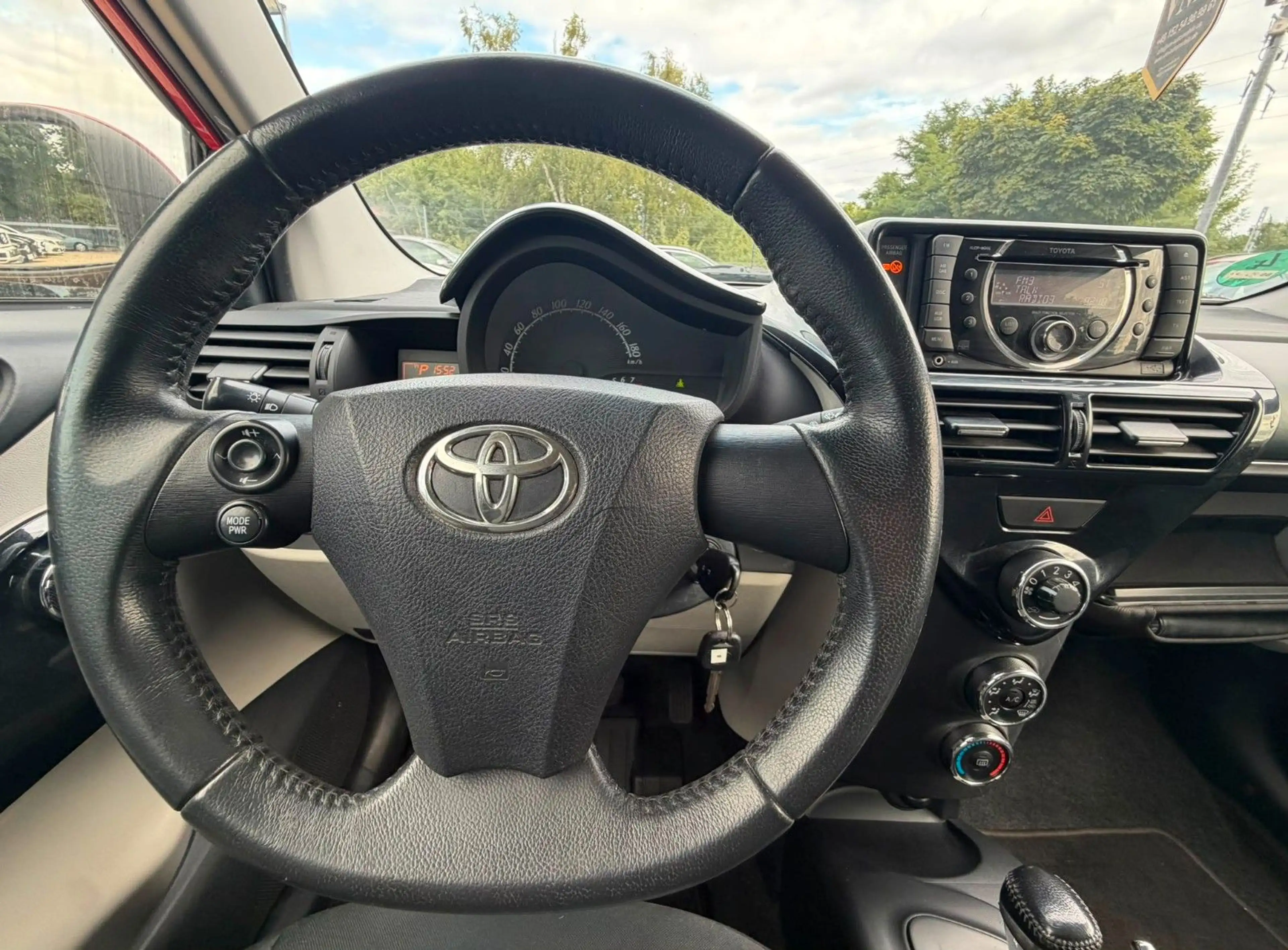 Toyota iQ Automatik Klima Allwetterreifen — photo 9