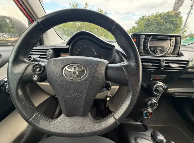 Toyota Iq view 9