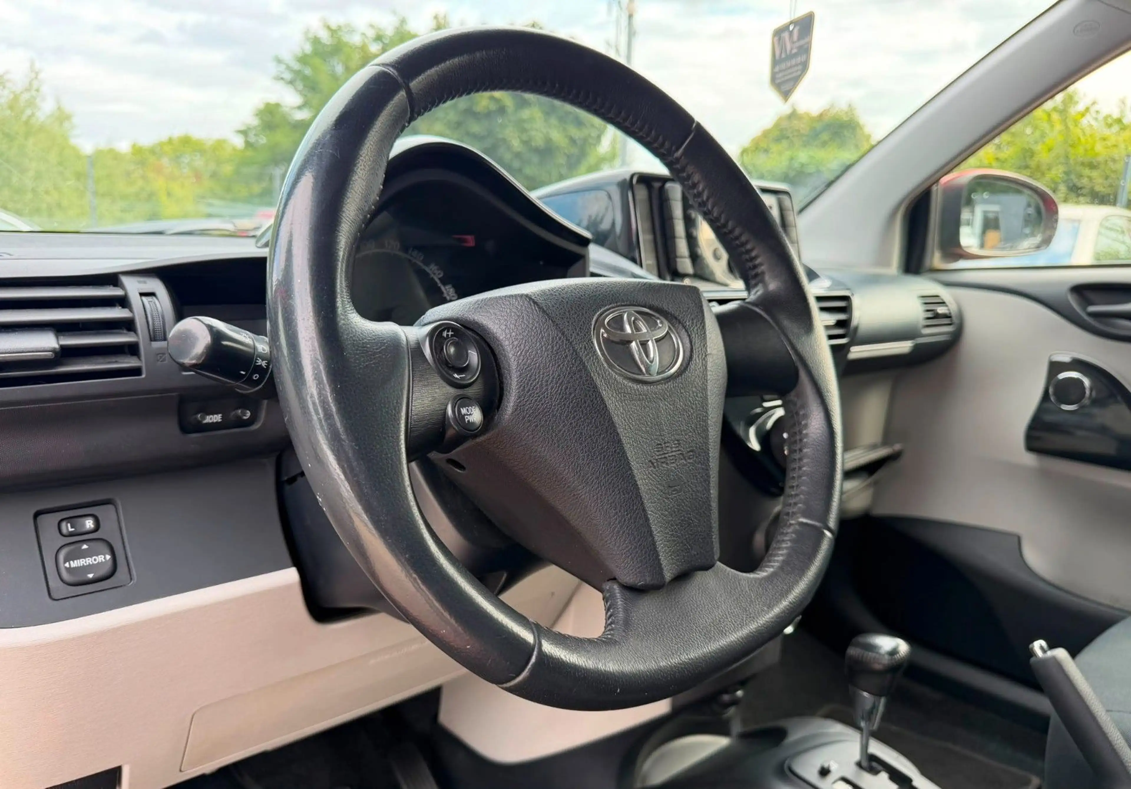 Toyota iQ Automatik Klima Allwetterreifen — photo 8