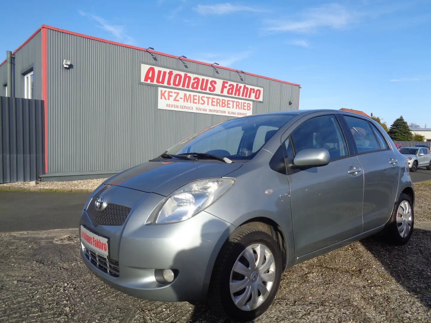 Toyota Yaris 1.4 D-4D Cool Grau - 1