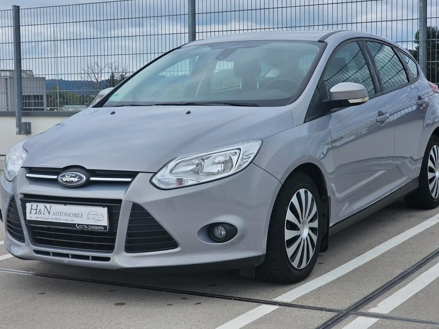 Ford Focus Sync Edition*Orig.68000KM*HU/AU NEU*SHZ*Klima*PDC* Silber - 1