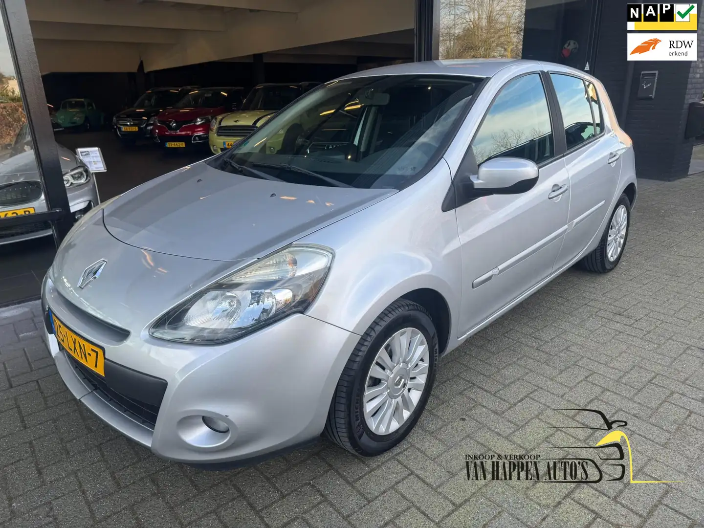 Renault Clio 1.2 Collection / nieuwe APK/ NAP Grijs - 1