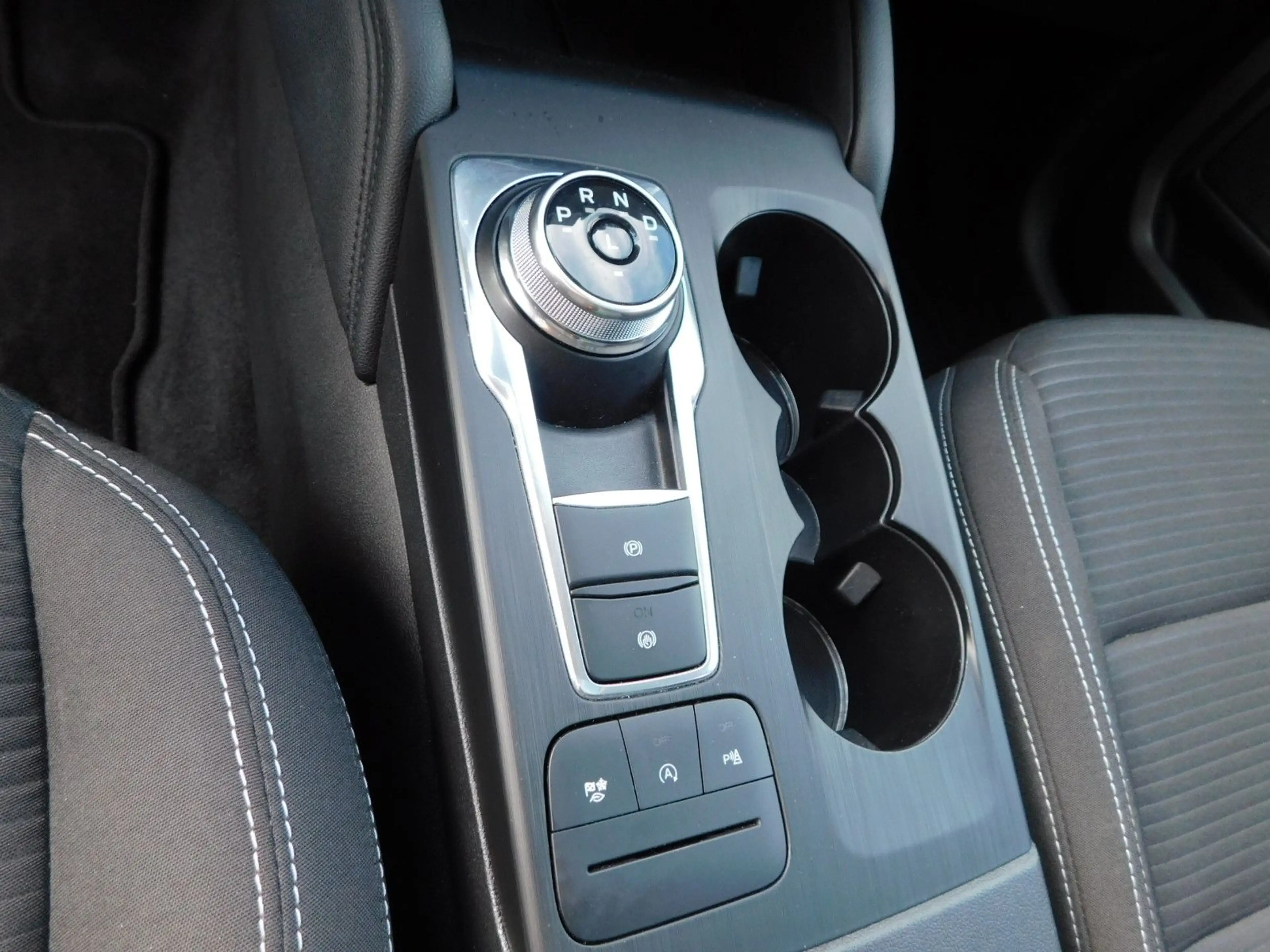 Ford Kuga Titanium 1.5 EcoBlue Panodach/AHK/Navi — photo 14