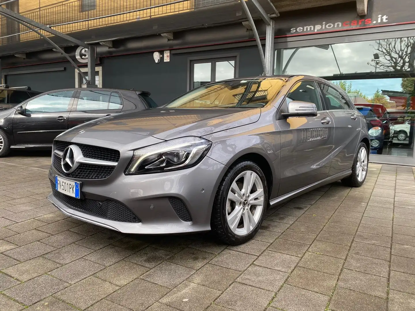 Mercedes-Benz A 180 d Sport auto my16 SOLO 59.000KM LED/NAVI Grigio - 2