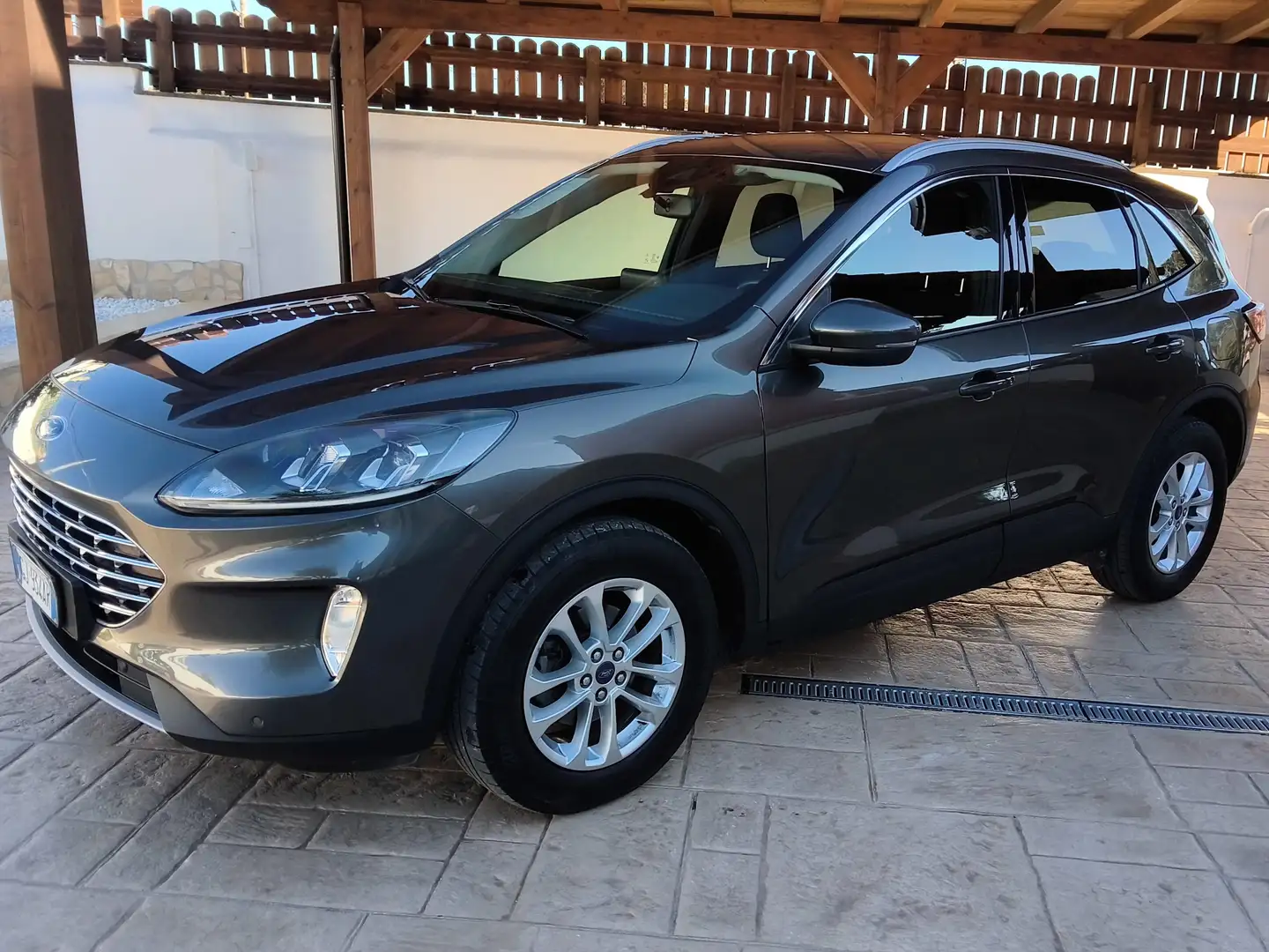 Ford Kuga Kuga III 2020 1.5 ecoblue Titanium Businesv auto Grijs - 2