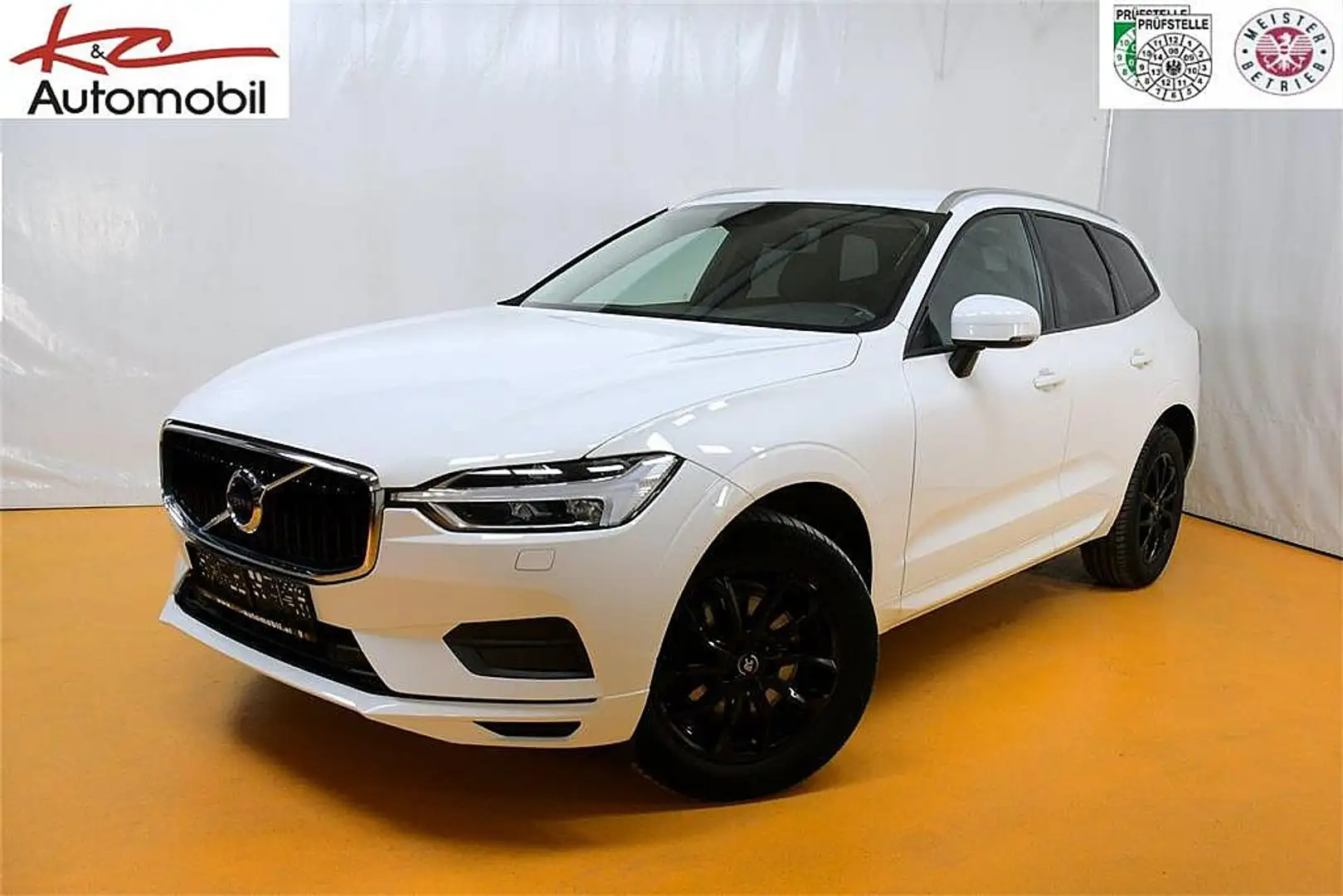Volvo XC60 B4 Momentum AWD Geartronic White - 1