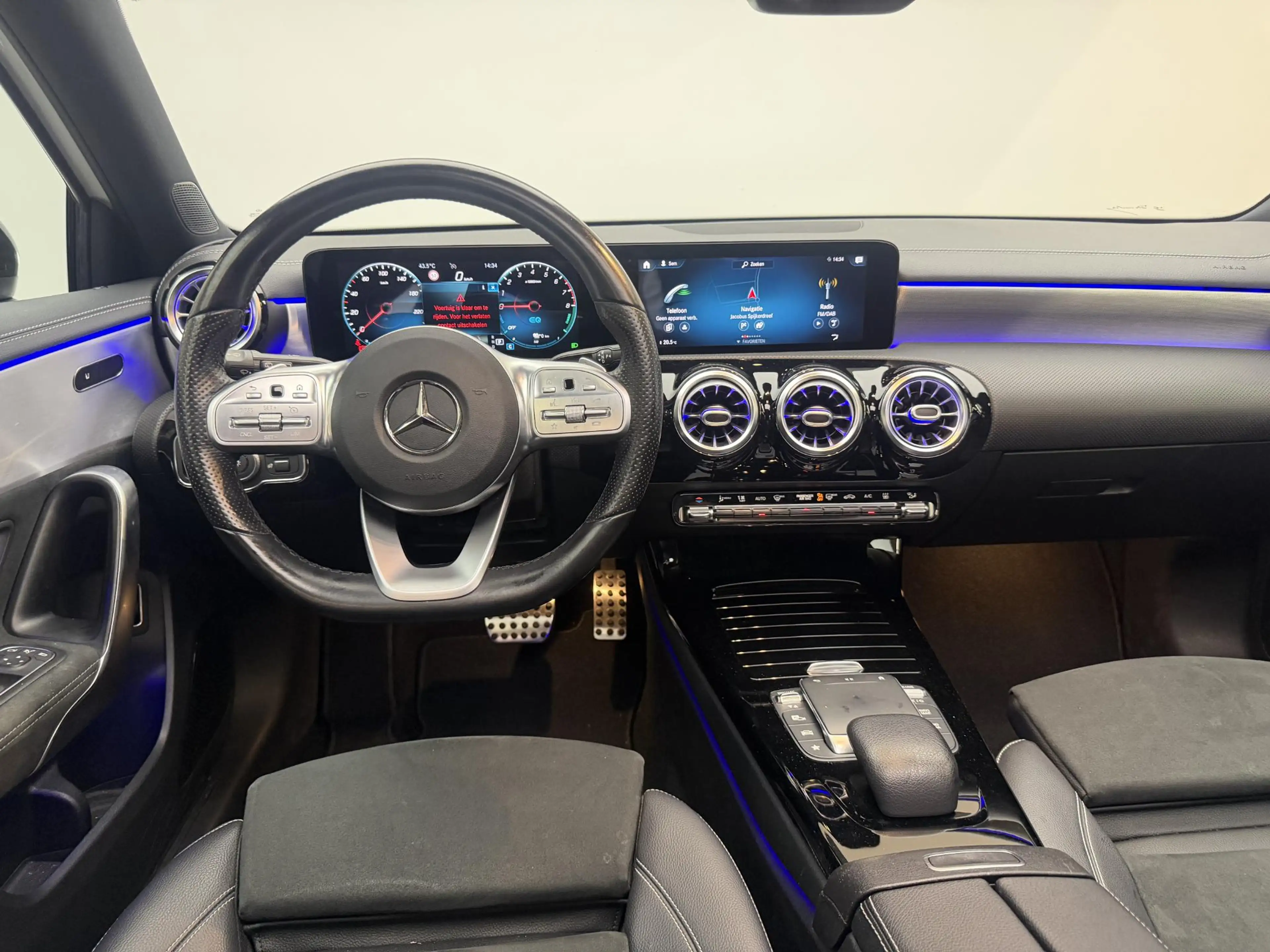 Mercedes-Benz A 250 e | AMG | Panodak | Sfeerverlichting | Carplay | S — photo 4