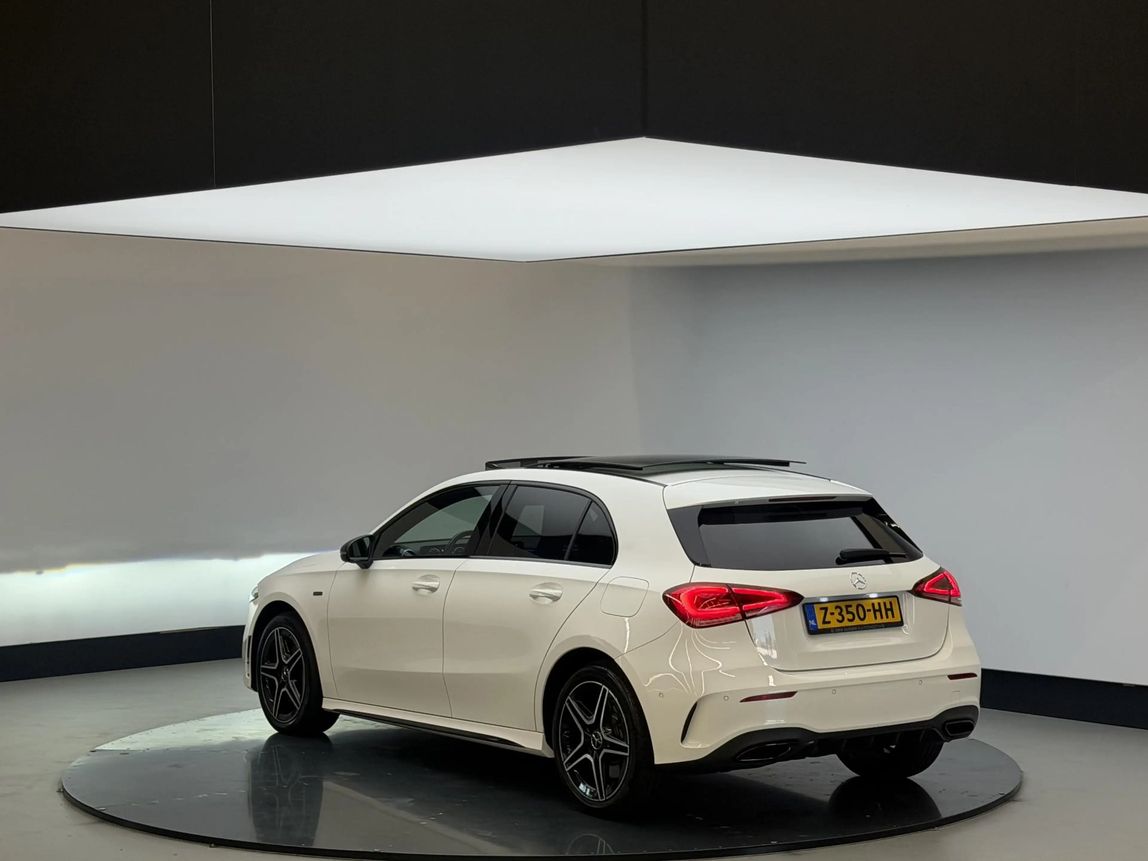 Mercedes-Benz A 250 e | AMG | Panodak | Sfeerverlichting | Carplay | S — photo 2
