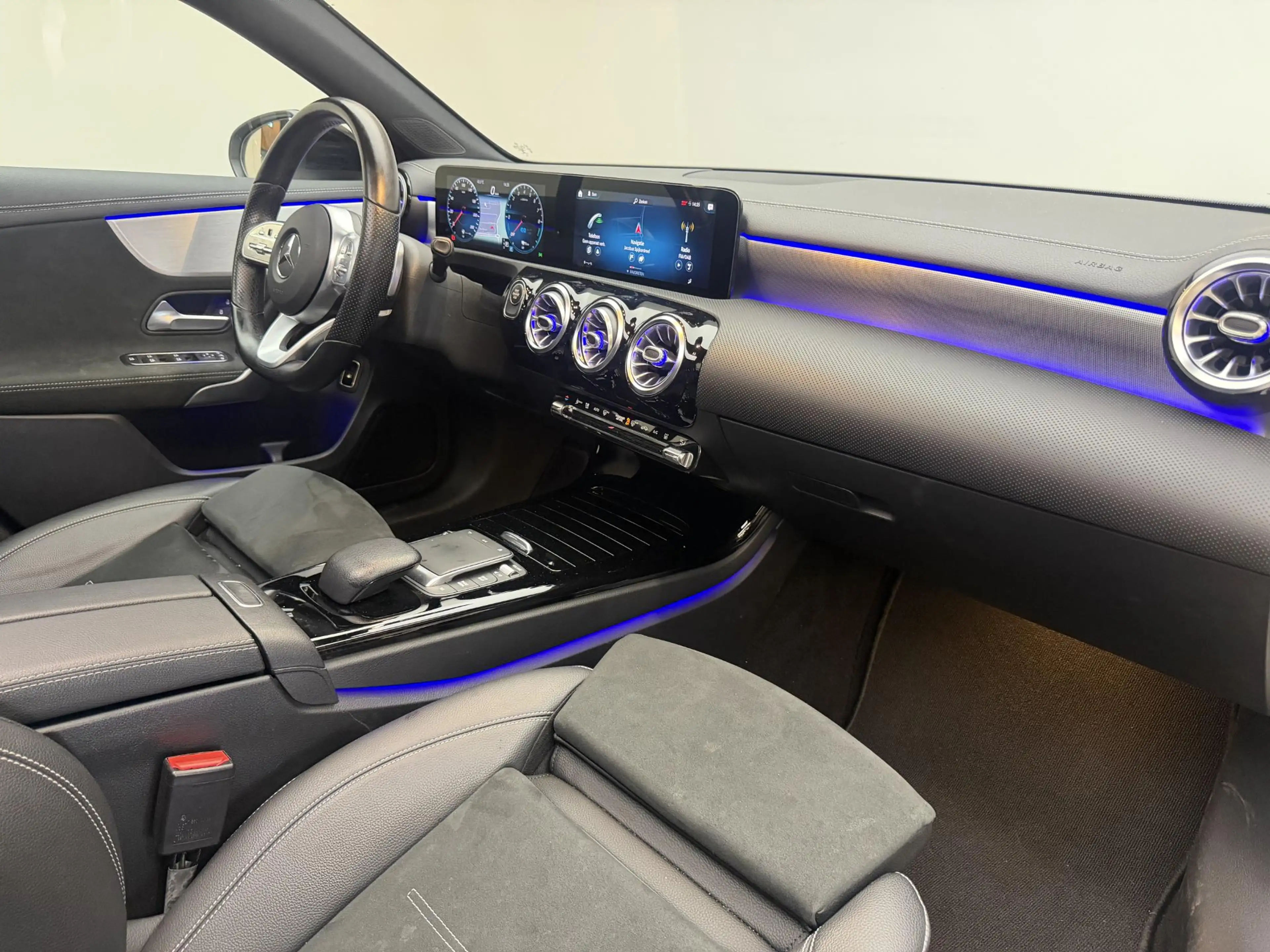Mercedes-Benz A 250 e | AMG | Panodak | Sfeerverlichting | Carplay | S — photo 5
