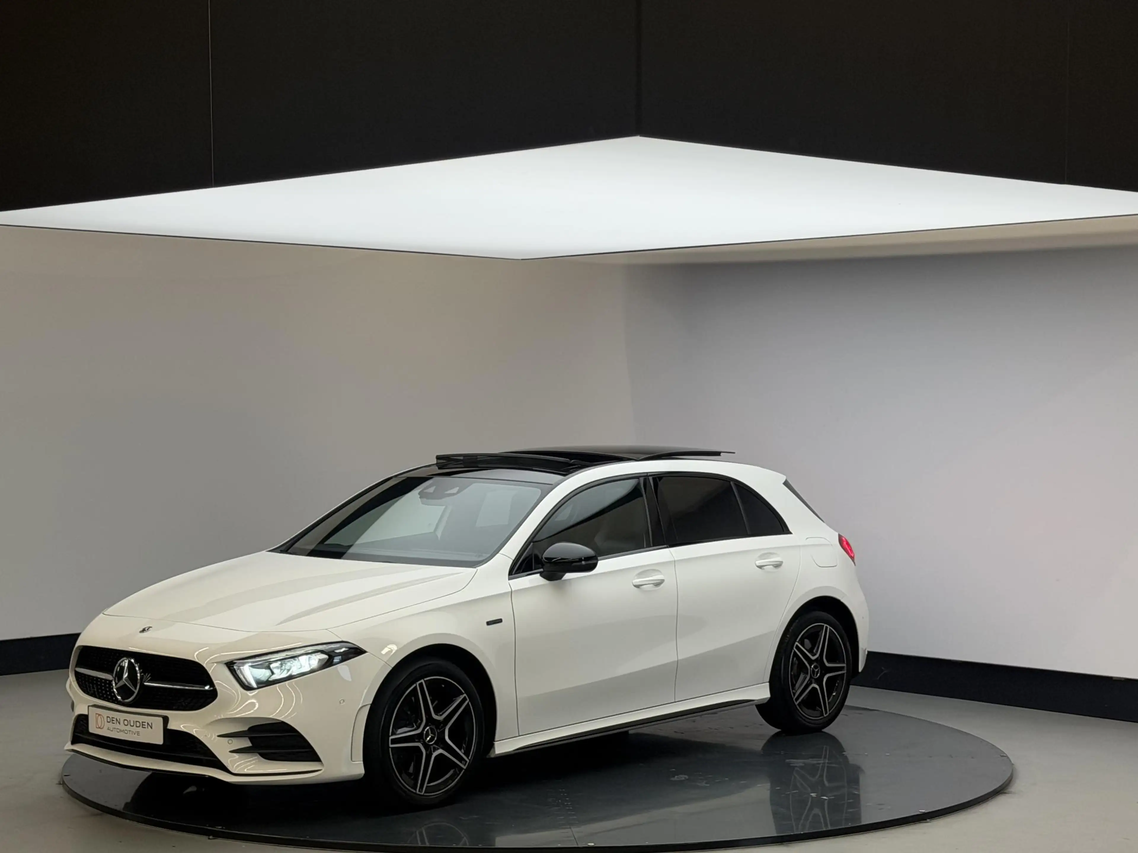 Mercedes-Benz A 250 e | AMG | Panodak | Sfeerverlichting | Carplay | S — photo 7