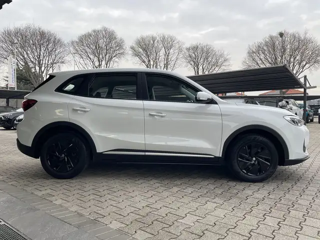 MG ZS view 4