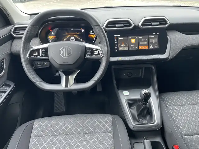 MG ZS view 8