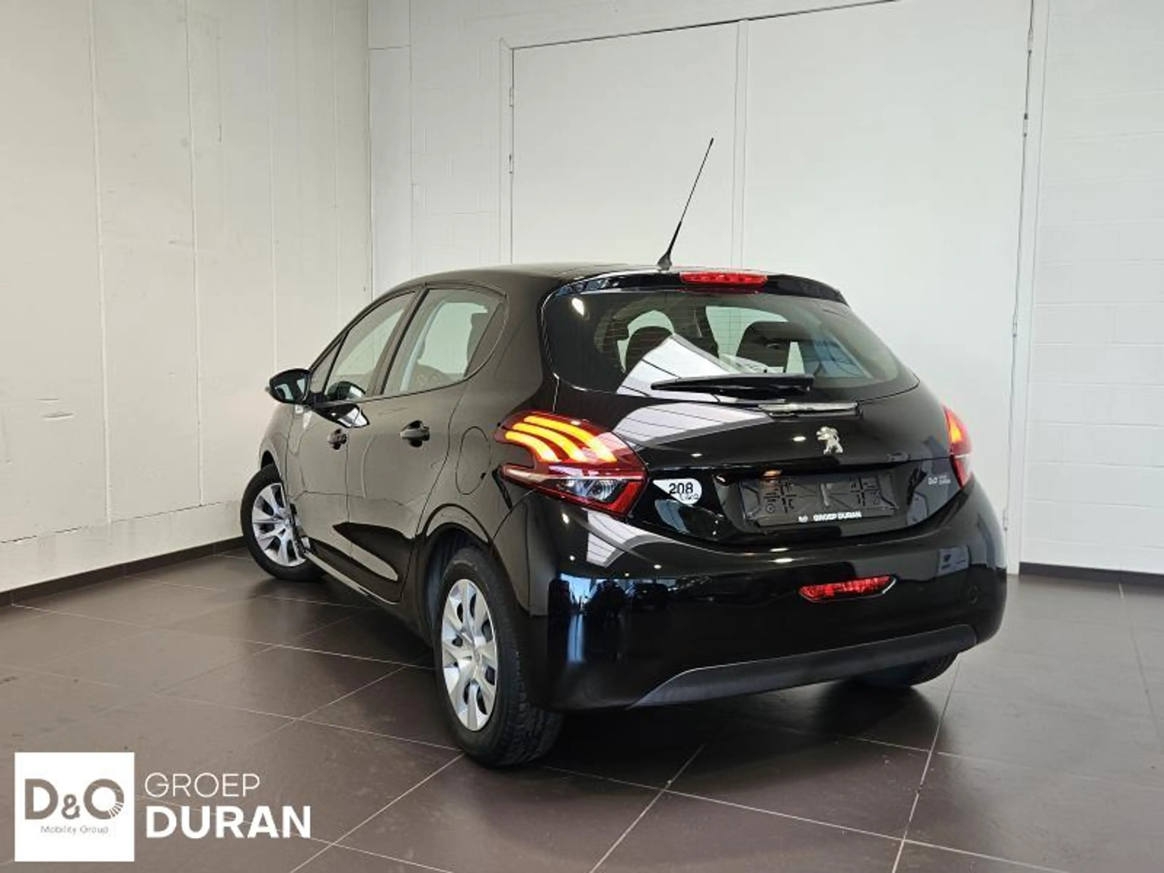 Peugeot 208 Like 1.2 PureTech Man.5 — photo 2
