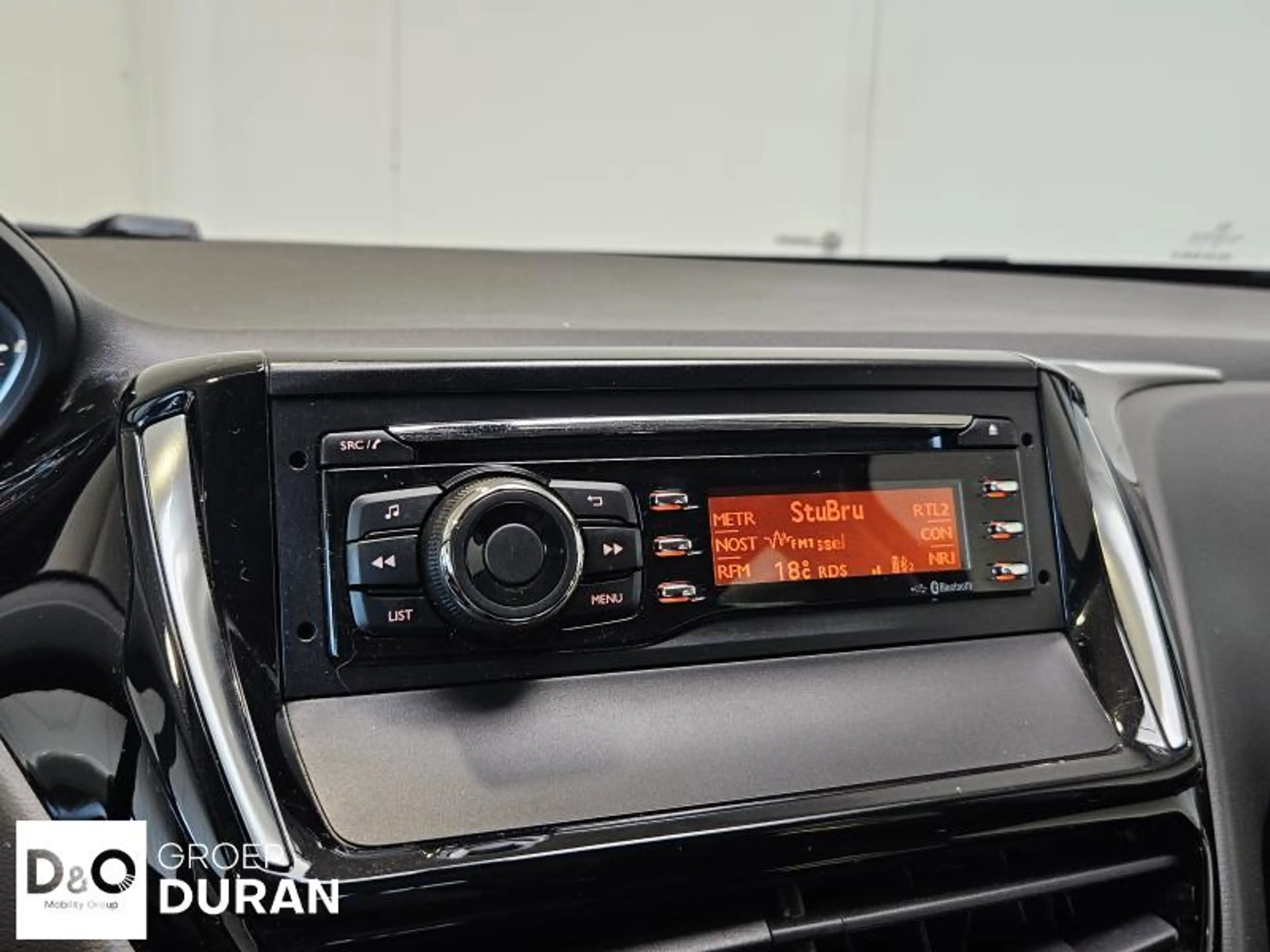 Peugeot 208 Like 1.2 PureTech Man.5 — photo 15