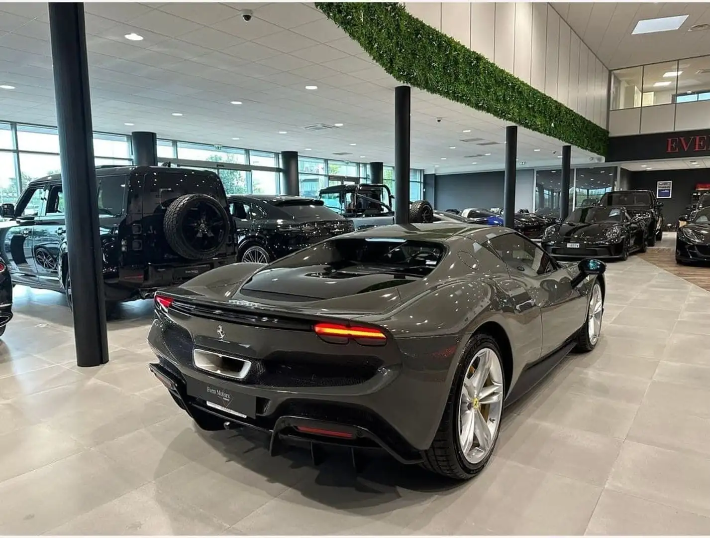 Ferrari 296 COUPE 3.0 TURBO V6 HYBRIDE 830 Grau - 2