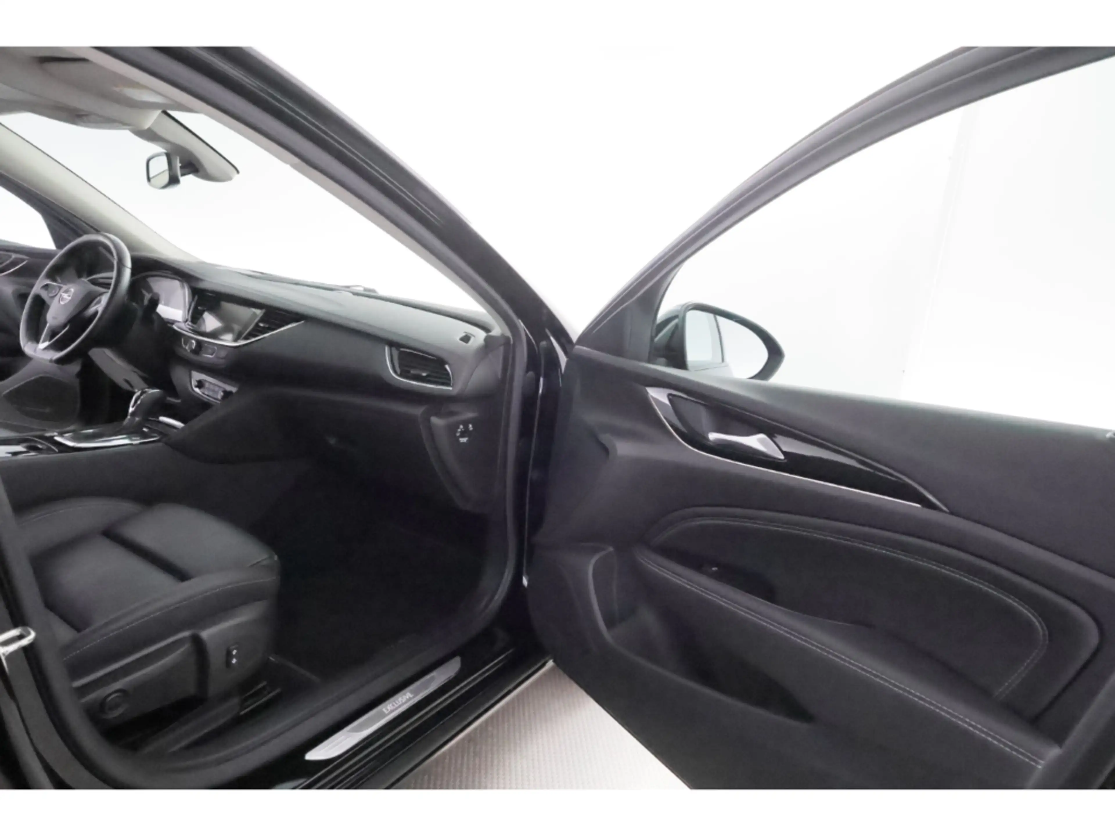 Opel Insignia B 1.6T ST Aut.Ultimate+LED+NAVI+HUD+KAMERA — photo 23