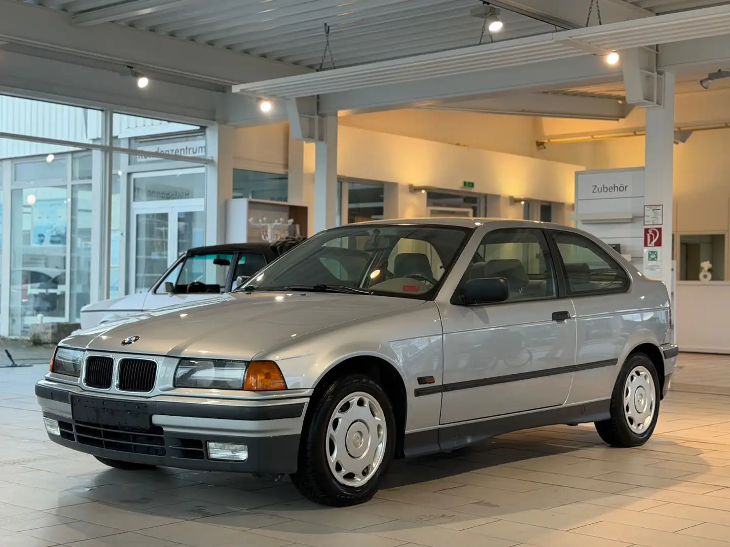 BMW 316 Compact* AUTOMATIK * 1.BESITZ * TÜV NEU * Silber - 1