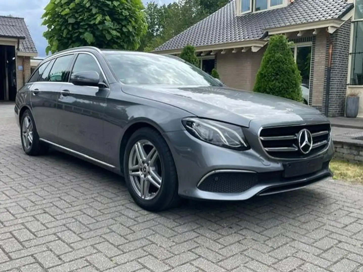 Mercedes-Benz E 200 Estate d AVANTGARDE NAVI CAMERA LED WIDESCREEN Grijs - 1