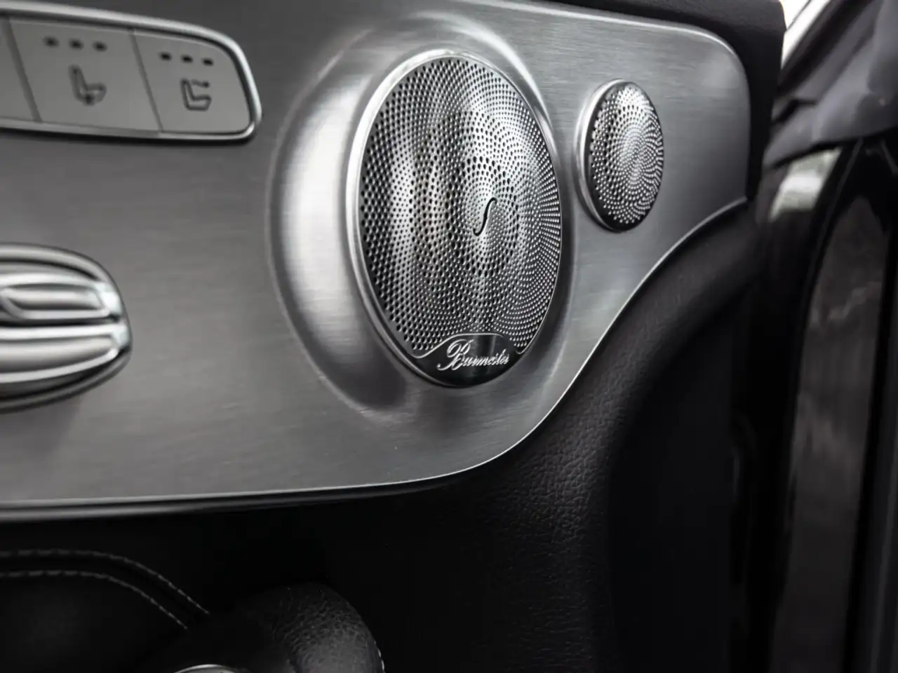 Mercedes-Benz C-Class снимка Mercedes-Benz C-Class