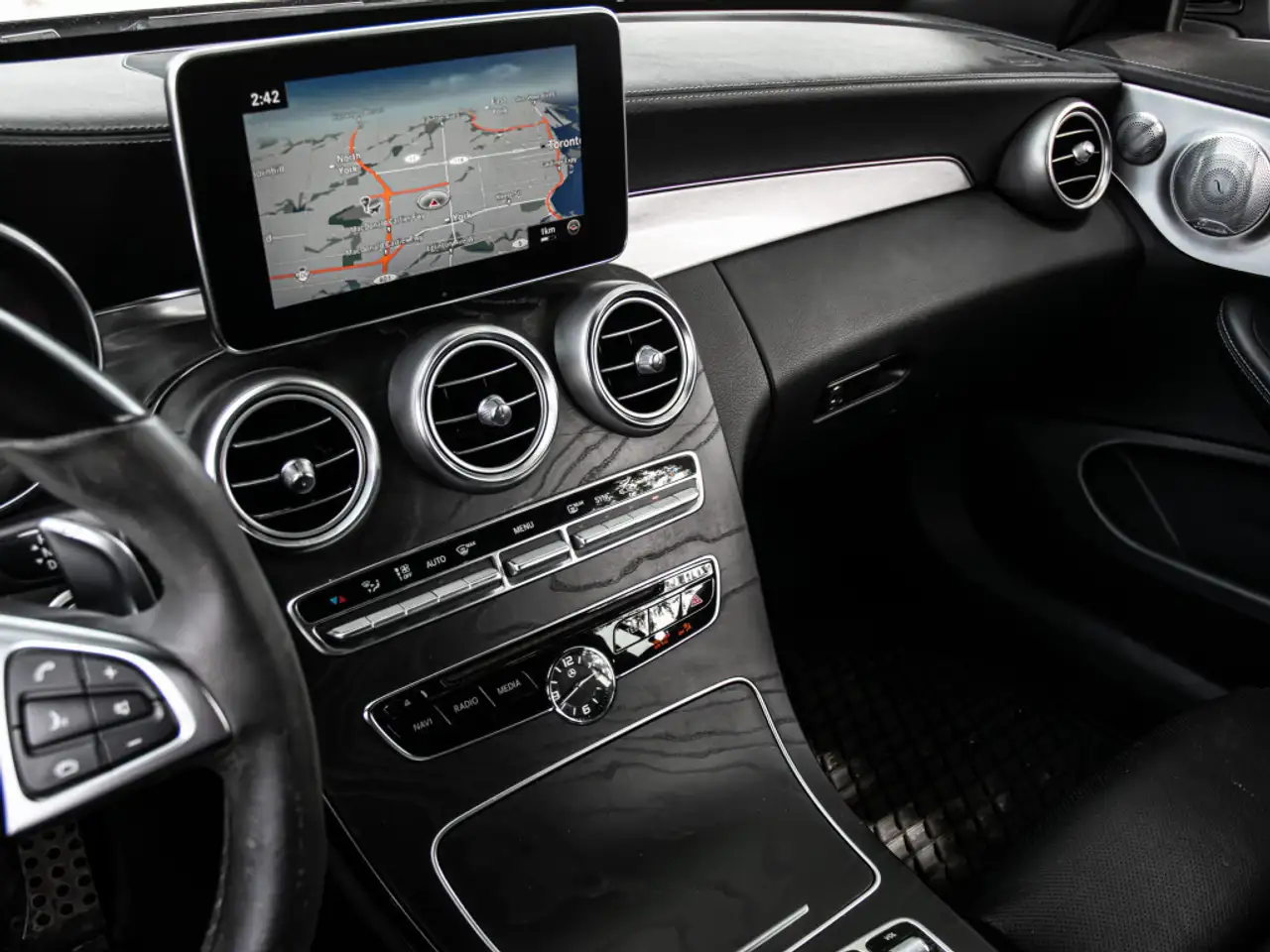 Mercedes-Benz C-Class снимка Mercedes-Benz C-Class
