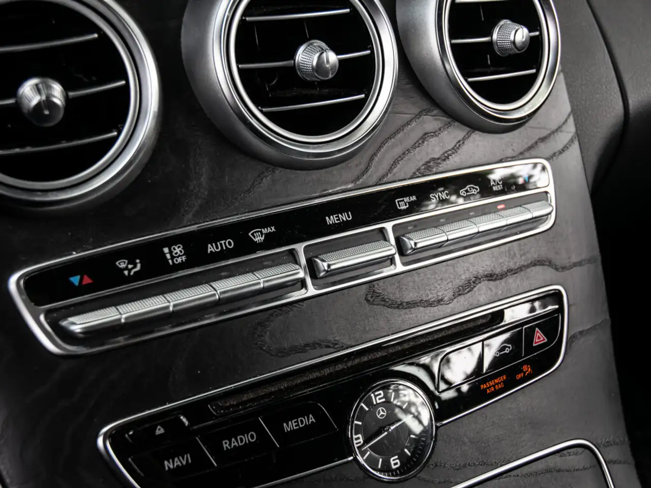 Mercedes-Benz C-Class снимка Mercedes-Benz C-Class