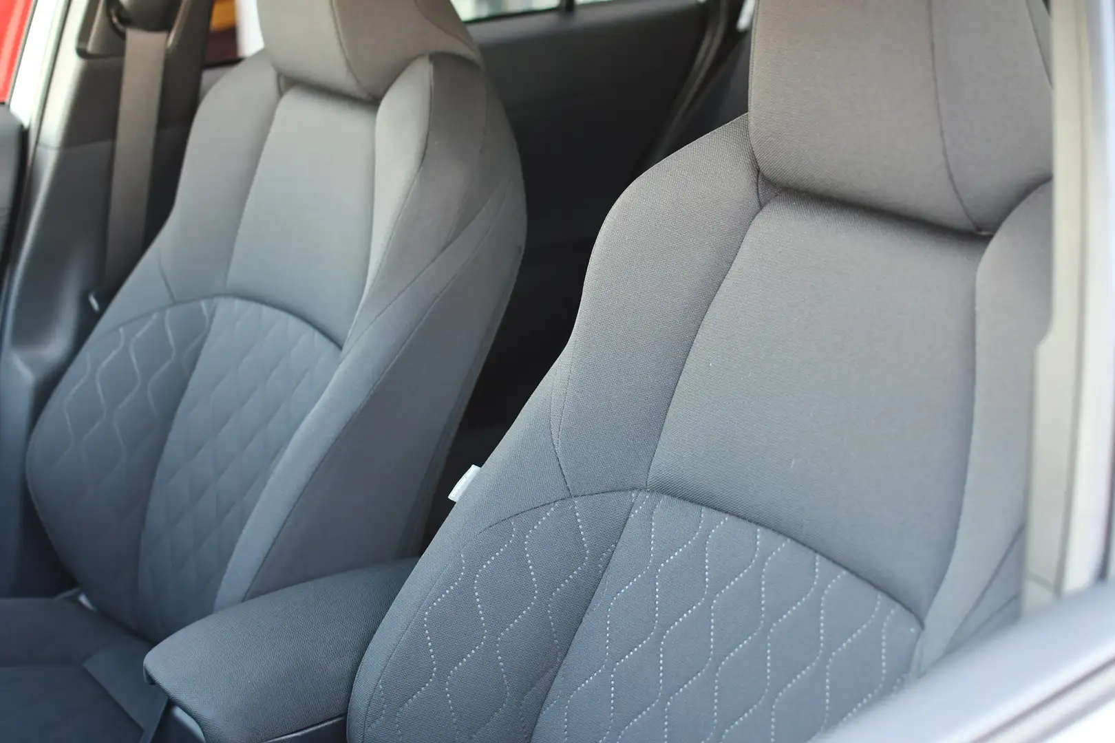 Toyota Corolla Cross Hybrid 200 Dynamic Automaat 197pk | Trekhaak | LED Wit - 2