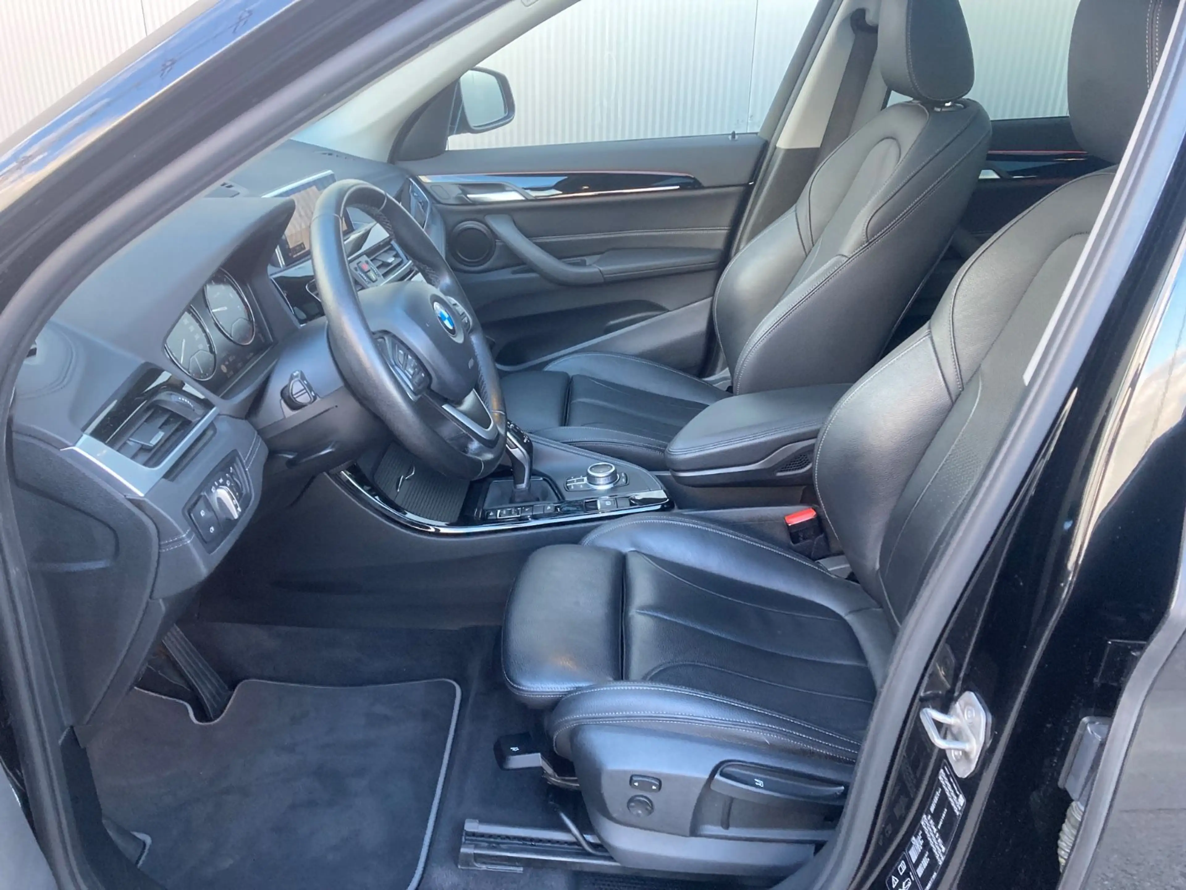 BMW X1 xDrive20i *Panoramadach*HiFi*DAB*Navi*18" — photo 12