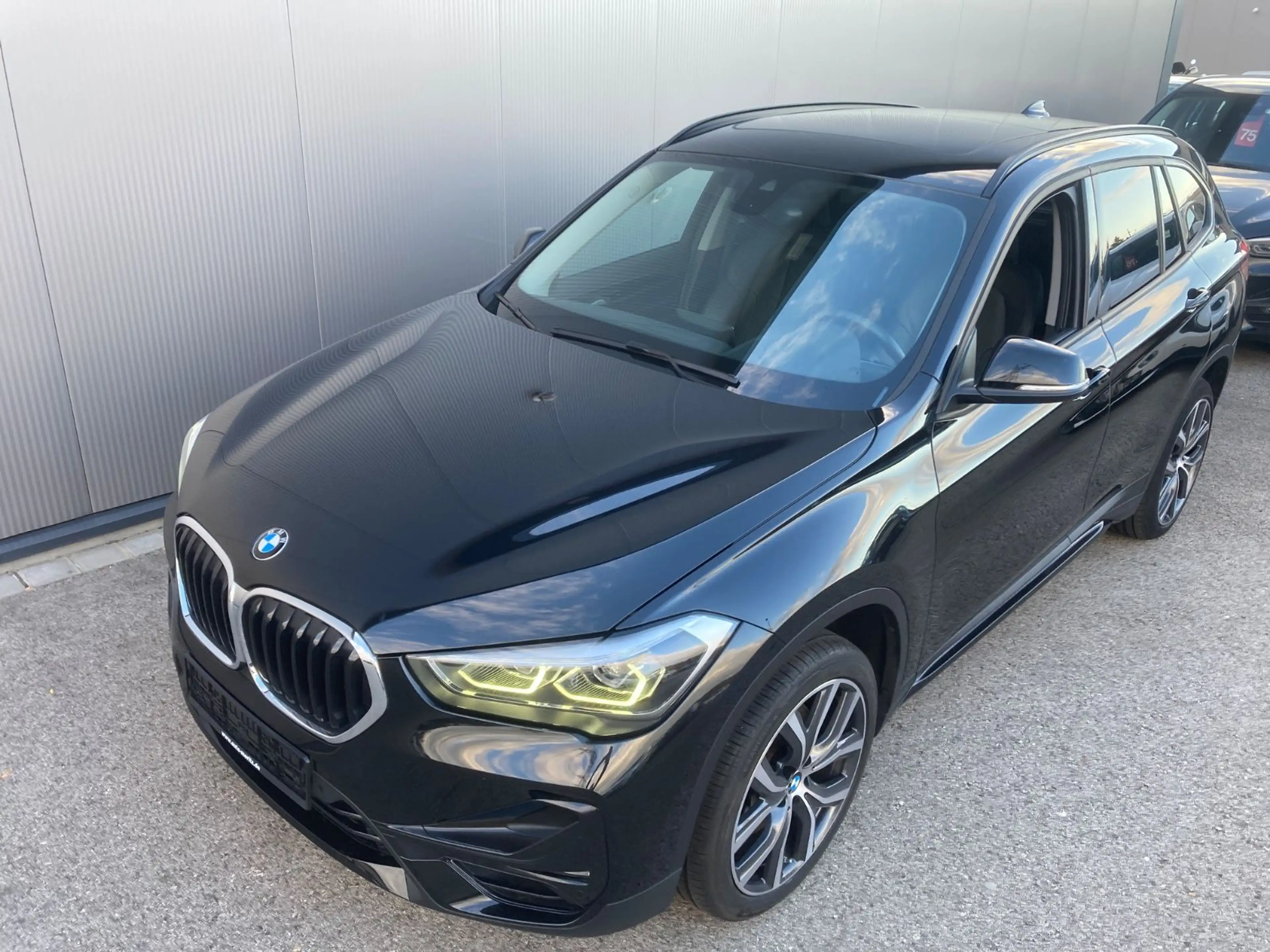 BMW X1 xDrive20i *Panoramadach*HiFi*DAB*Navi*18" — photo 4