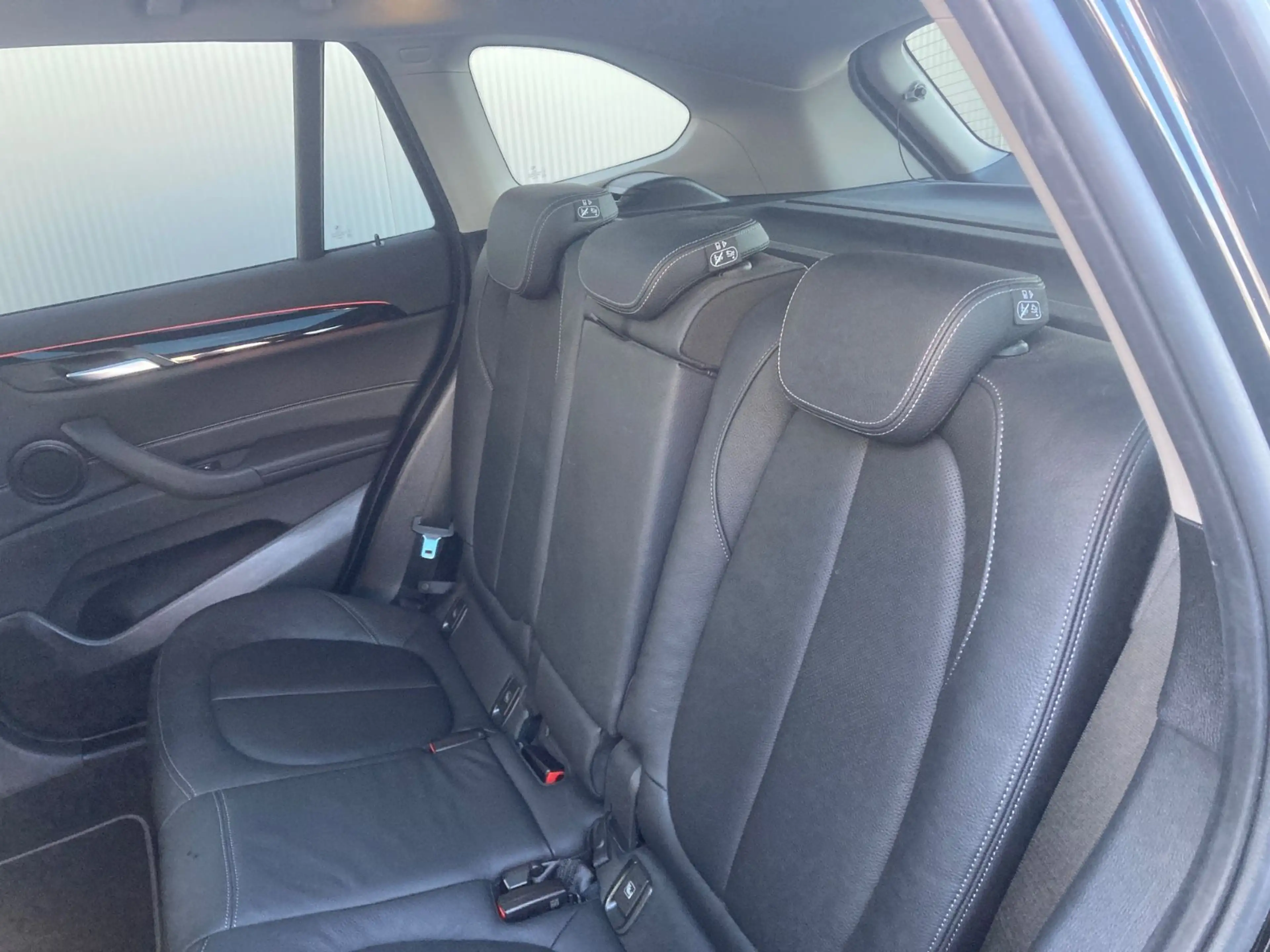 BMW X1 xDrive20i *Panoramadach*HiFi*DAB*Navi*18" — photo 11