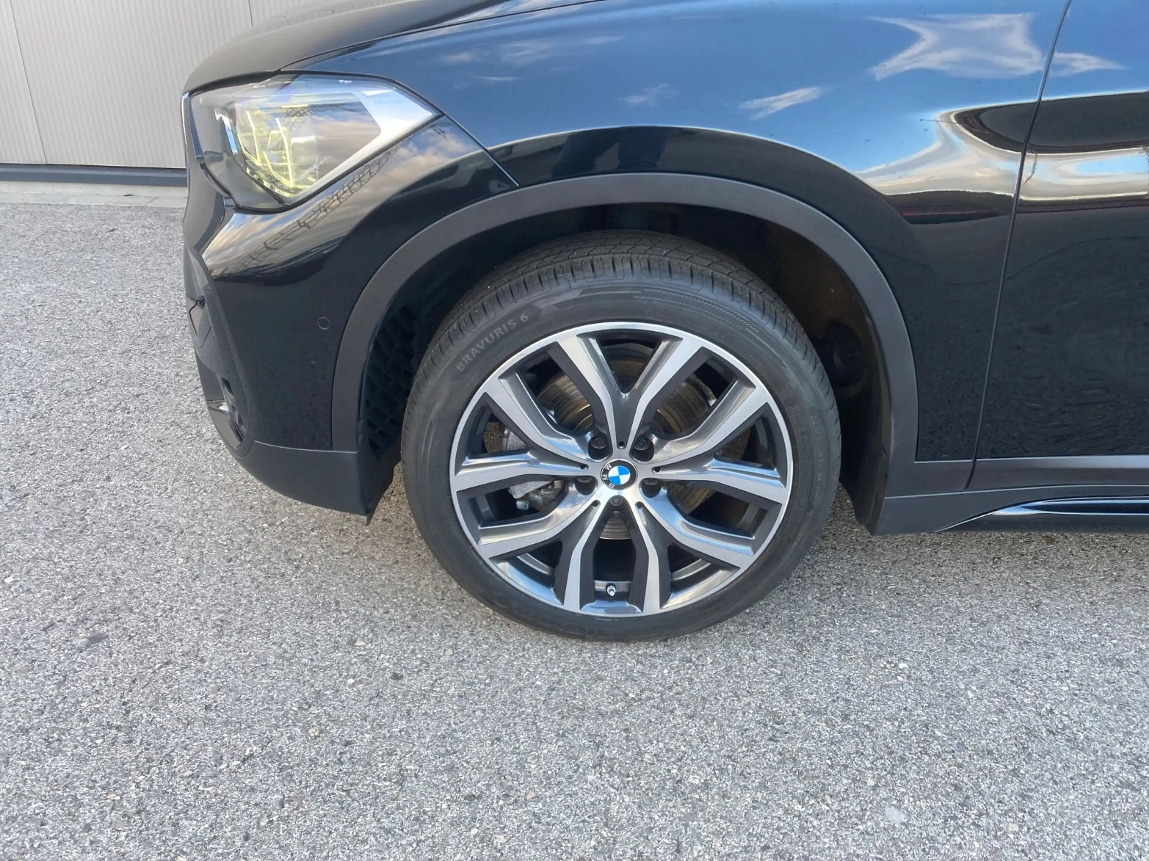 BMW X1 xDrive20i *Panoramadach*HiFi*DAB*Navi*18" — photo 3