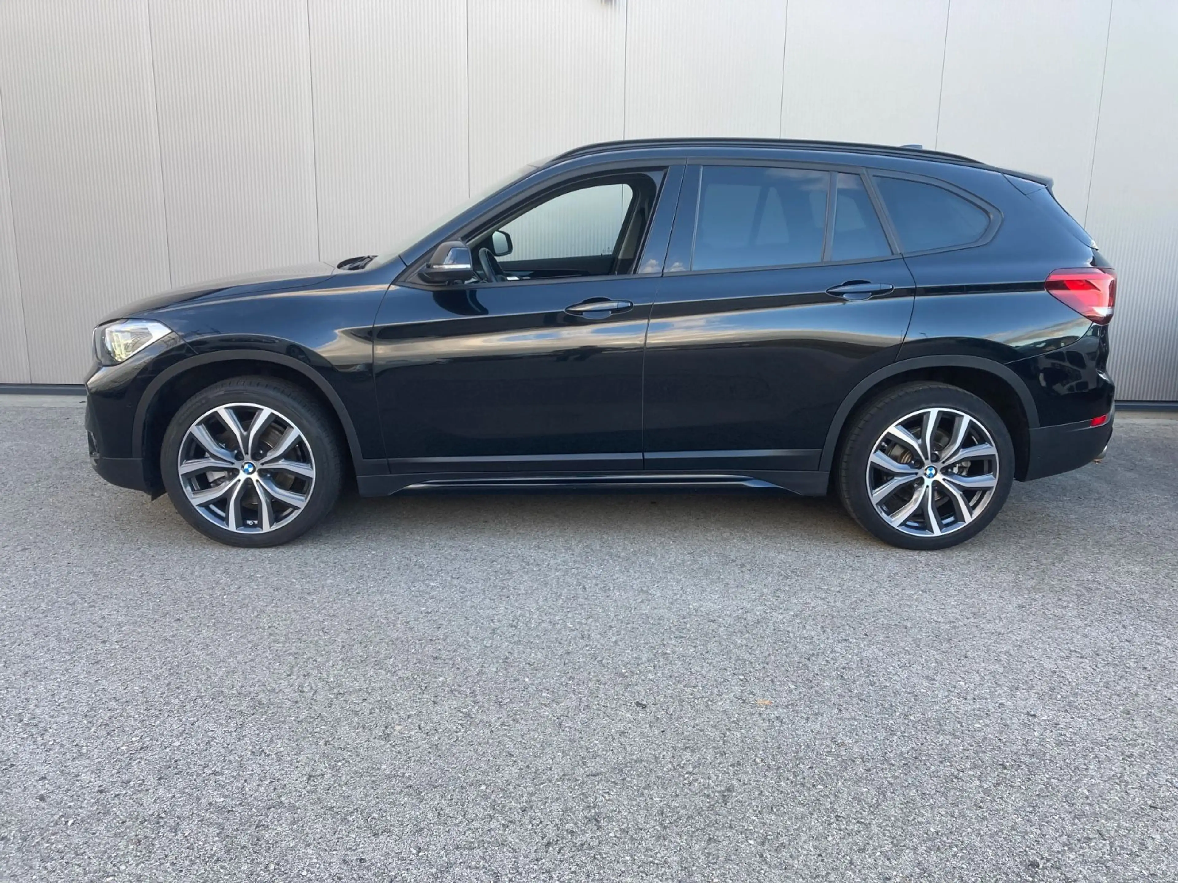 BMW X1 xDrive20i *Panoramadach*HiFi*DAB*Navi*18"
