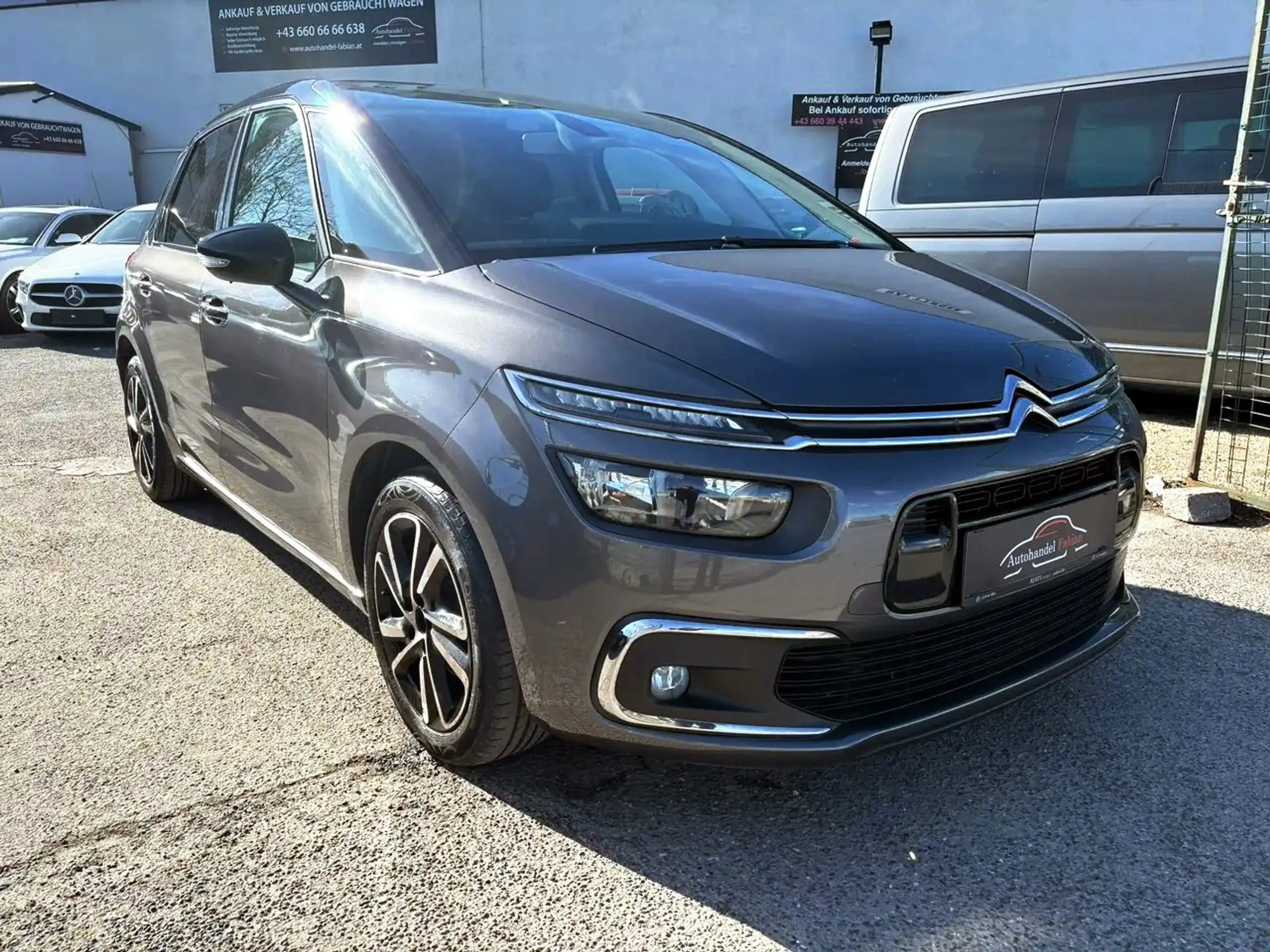 Citroen C4 SpaceTourer Feel Edition 131PS Pickerl 6/26 Parkhilfe Sitzheiz