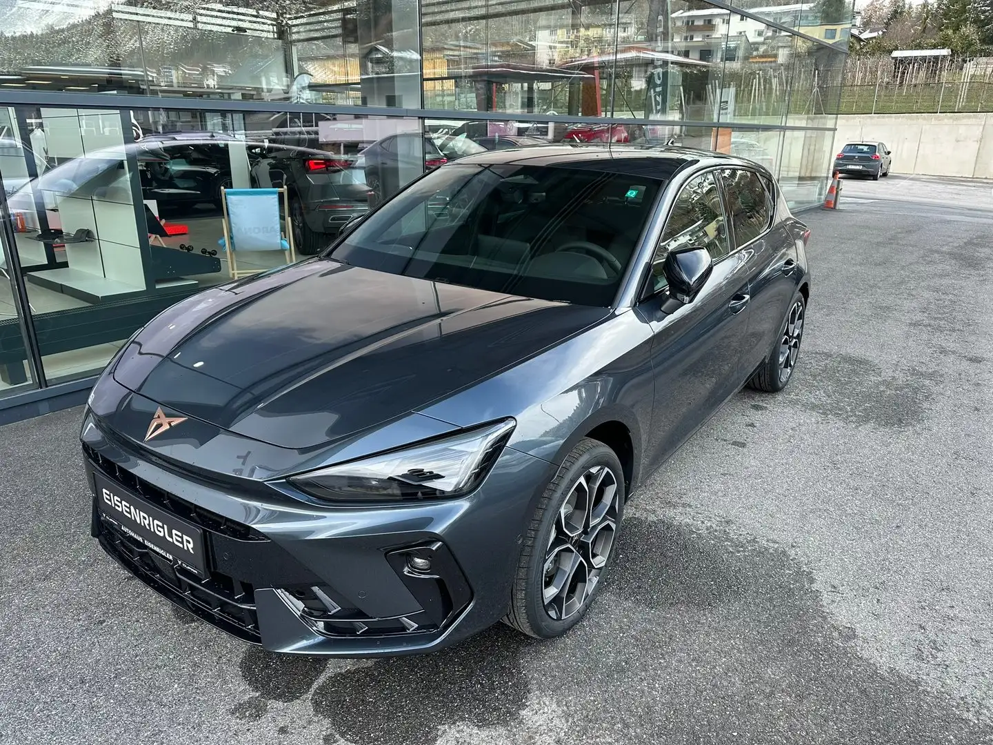 CUPRA Leon 1.5 eTSI DSG ACT Grau - 1