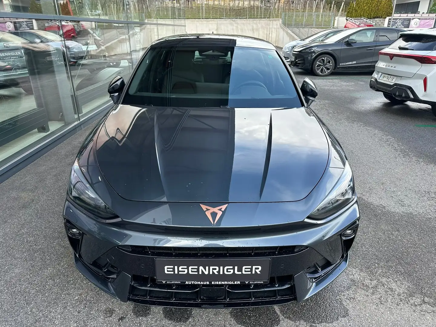 CUPRA Leon 1.5 eTSI DSG ACT Grau - 2